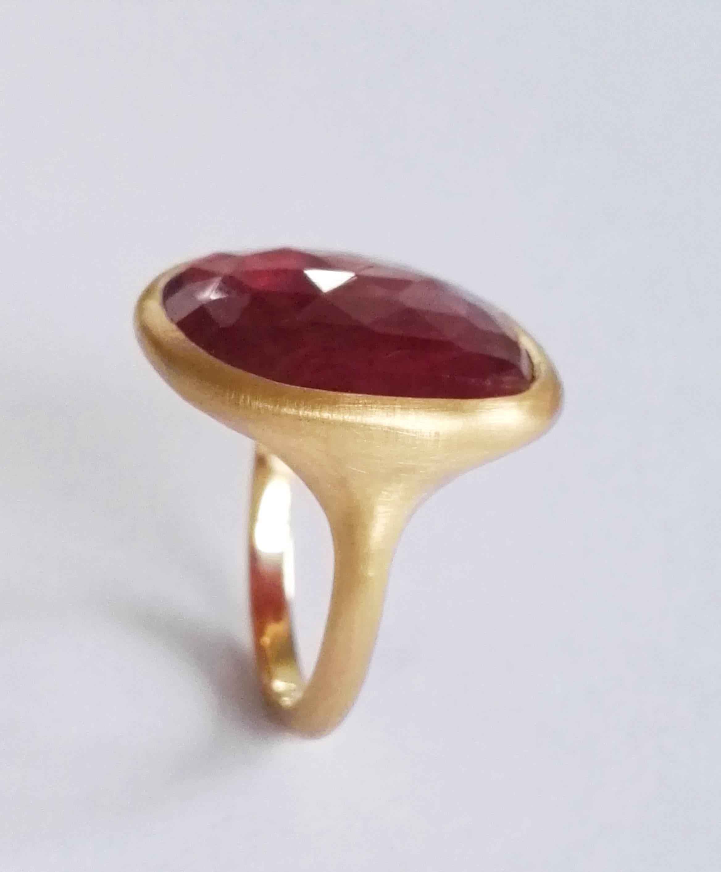 Women's Dalben Red Faceted Sapphire Yellow Satin Gold Ring