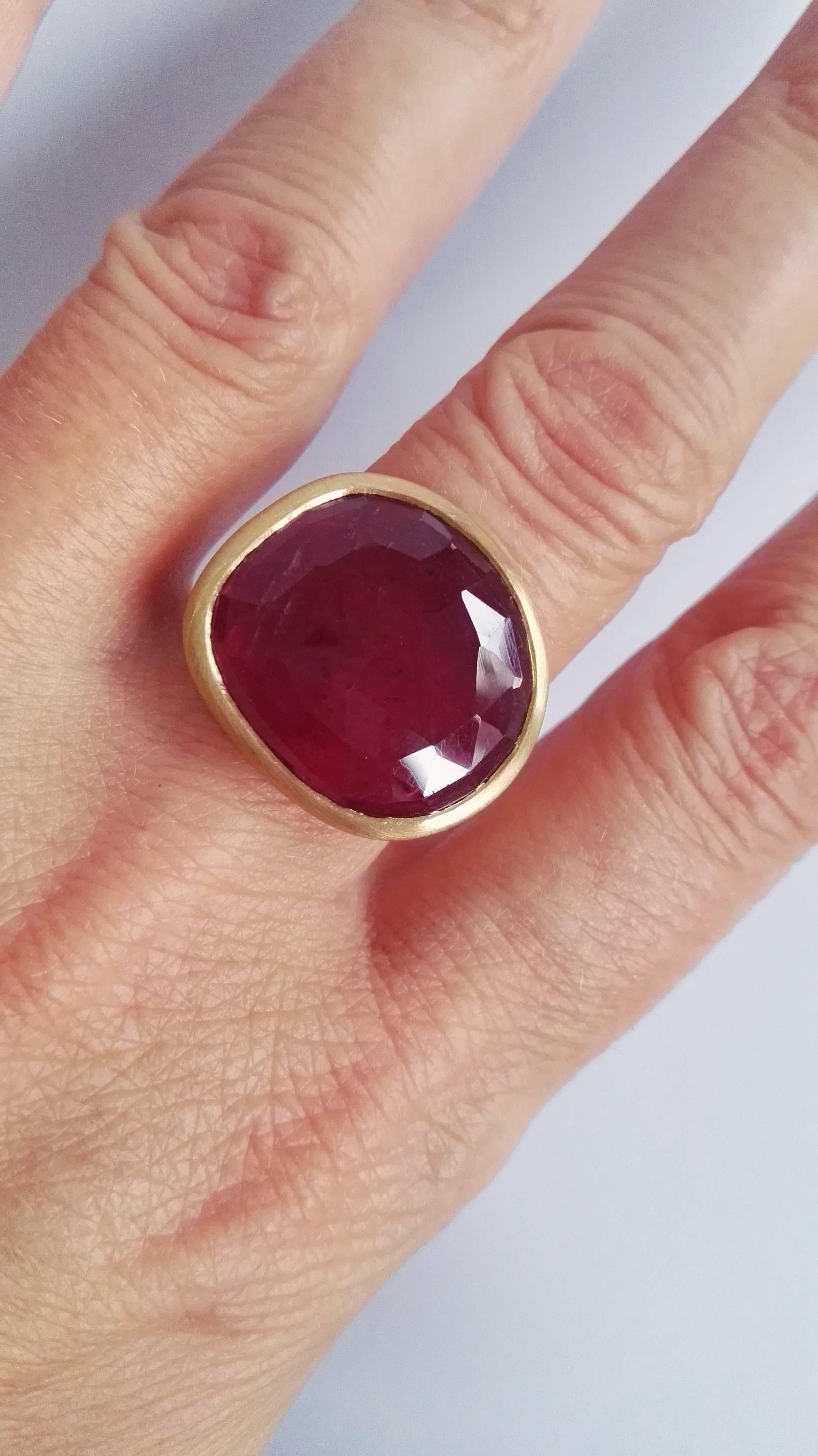 Dalben Red Faceted Sapphire Yellow Satin Gold Ring 3