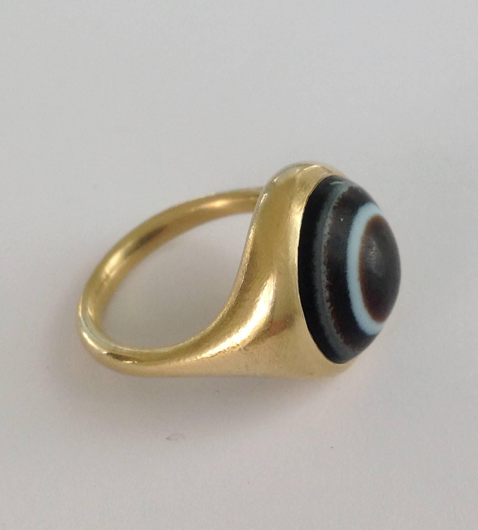 Contemporary Dalben Unisex Round Banded Agate Gold Ring For Sale