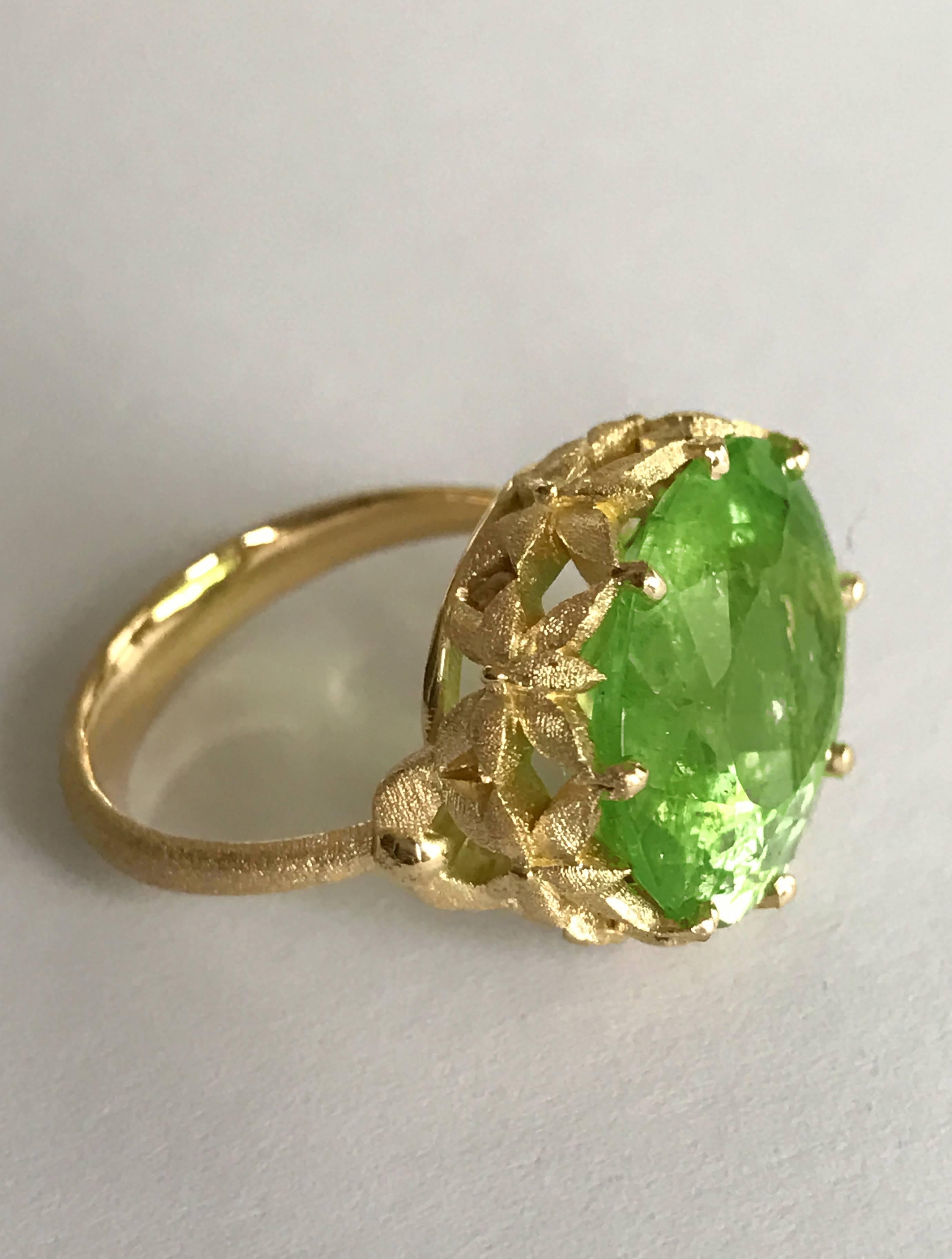 Contemporary Dalben Oval Green Tourmaline Gold Ring For Sale
