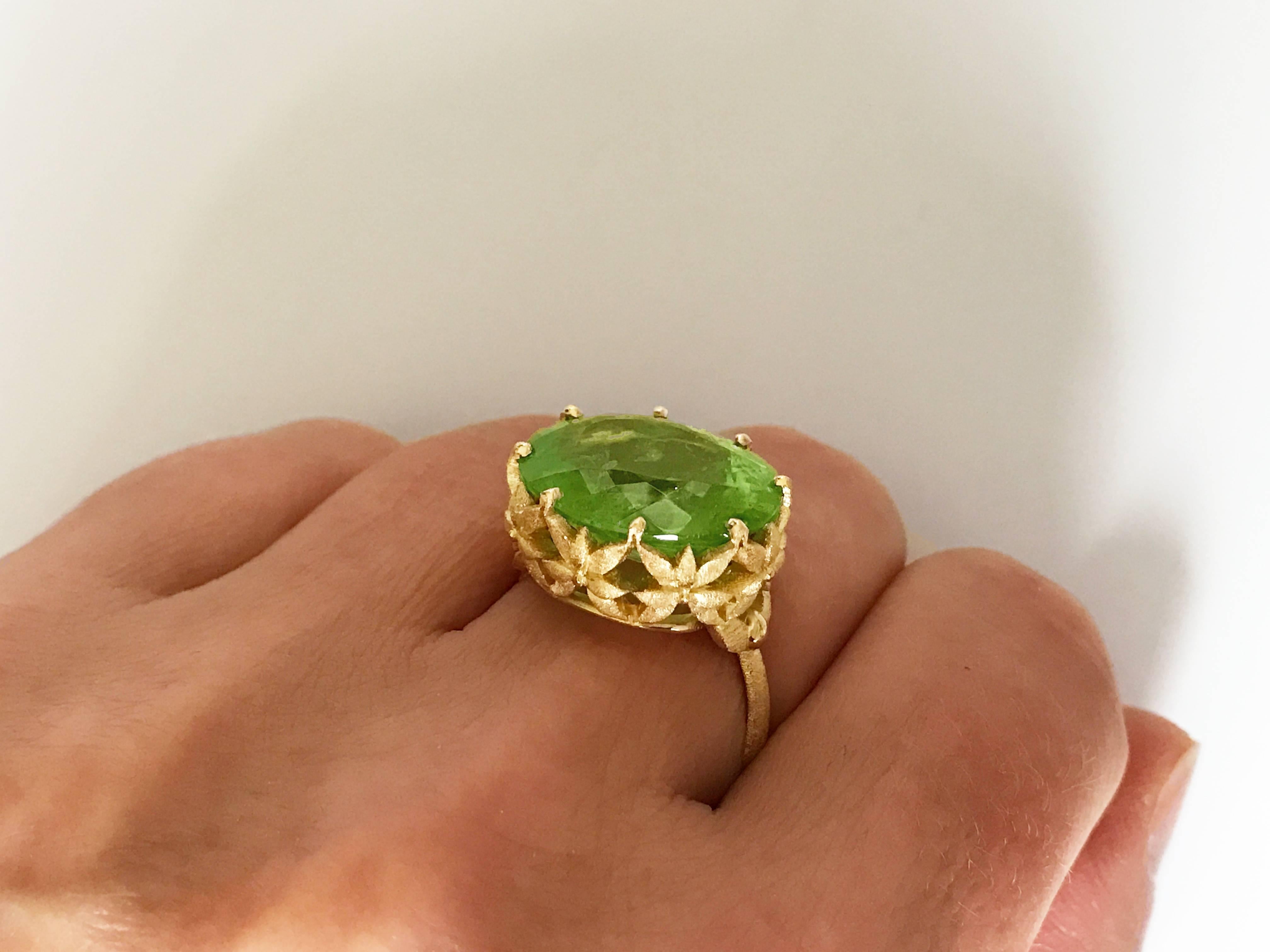 Women's Dalben Oval Green Tourmaline Gold Ring For Sale