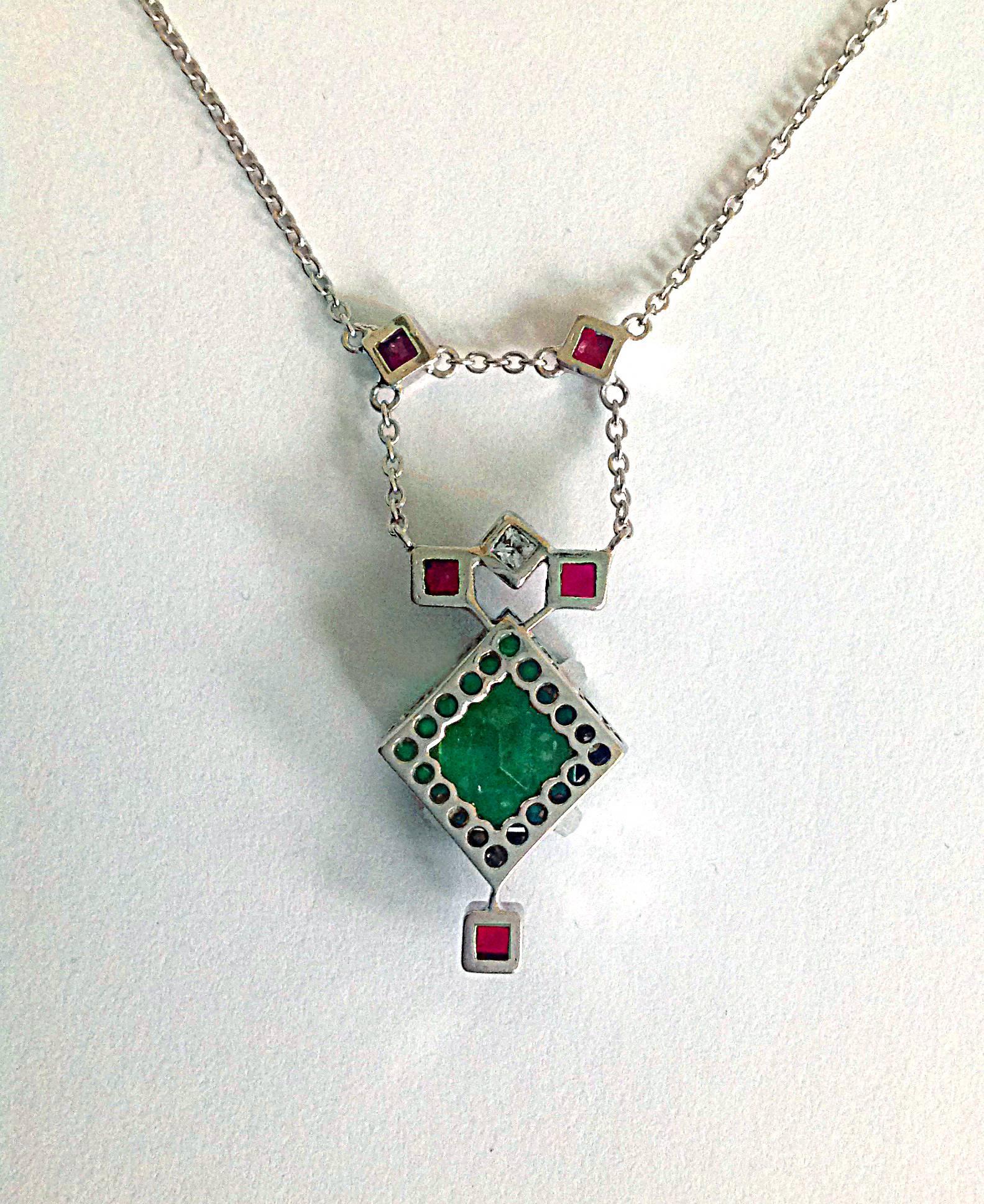 Collier pendentif en or Dalben Emerald Ruby Diamond Pour femmes en vente