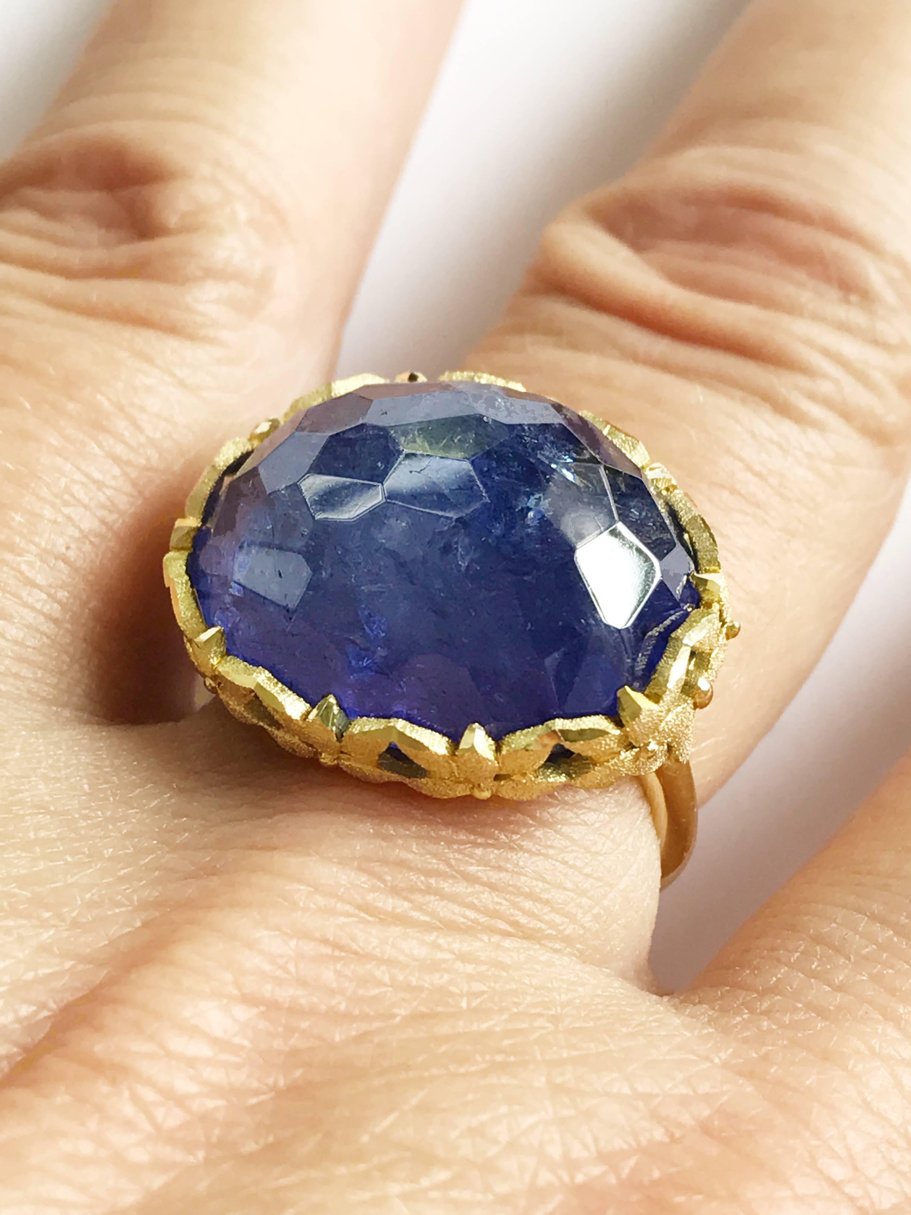 Women's Dalben Oval Tanzanite Engraved Gold Cocktail Ring For Sale