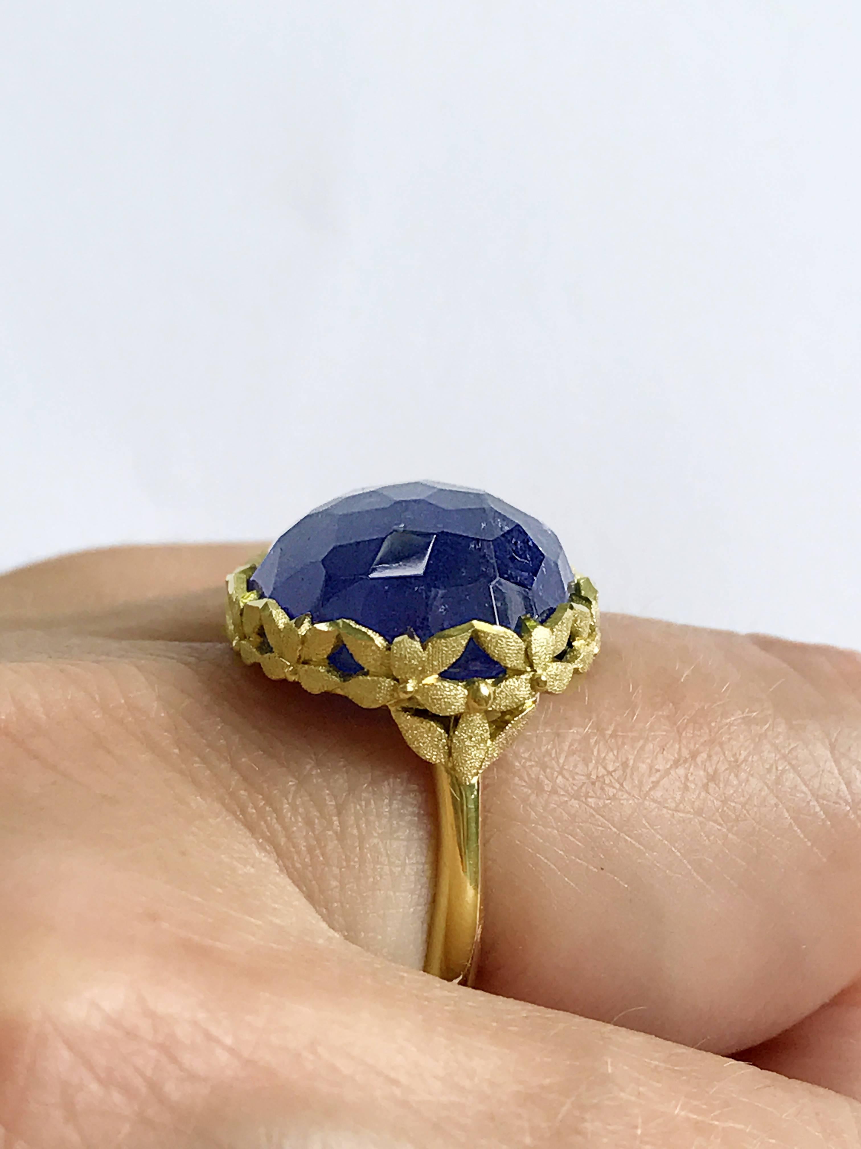 Dalben Oval Tanzanite Engraved Gold Cocktail Ring For Sale 2