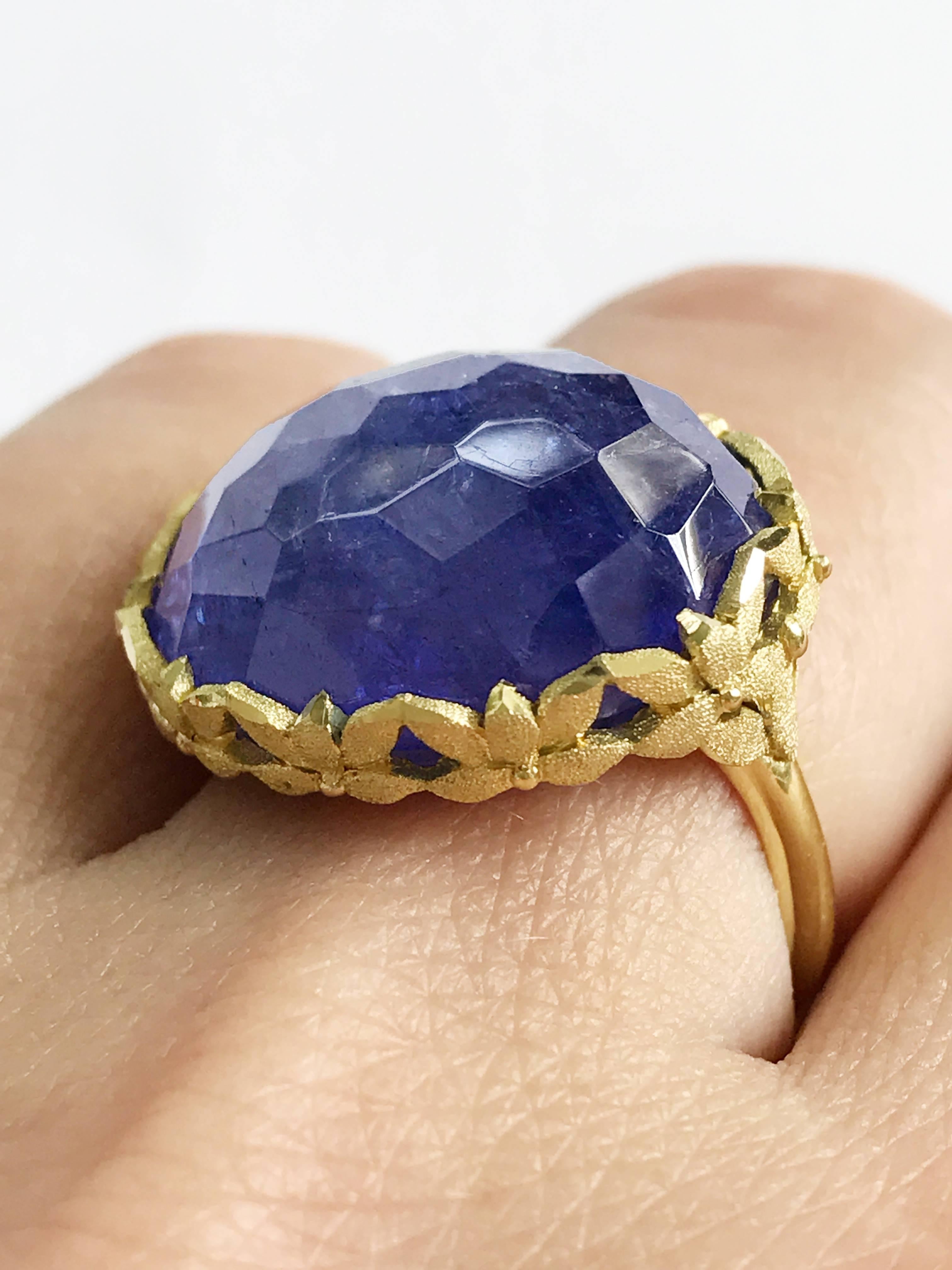 Dalben Oval Tanzanite Engraved Gold Cocktail Ring For Sale 4