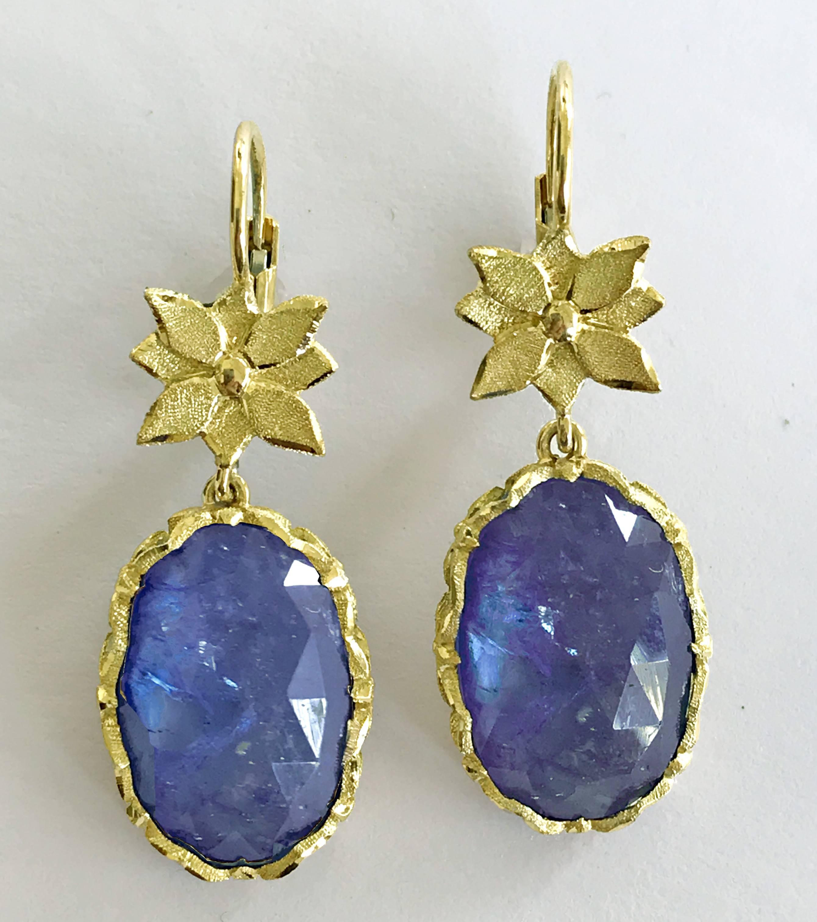 Women's Dalben Tanzanite Leaf Engraved Gold Dangle Earrings For Sale