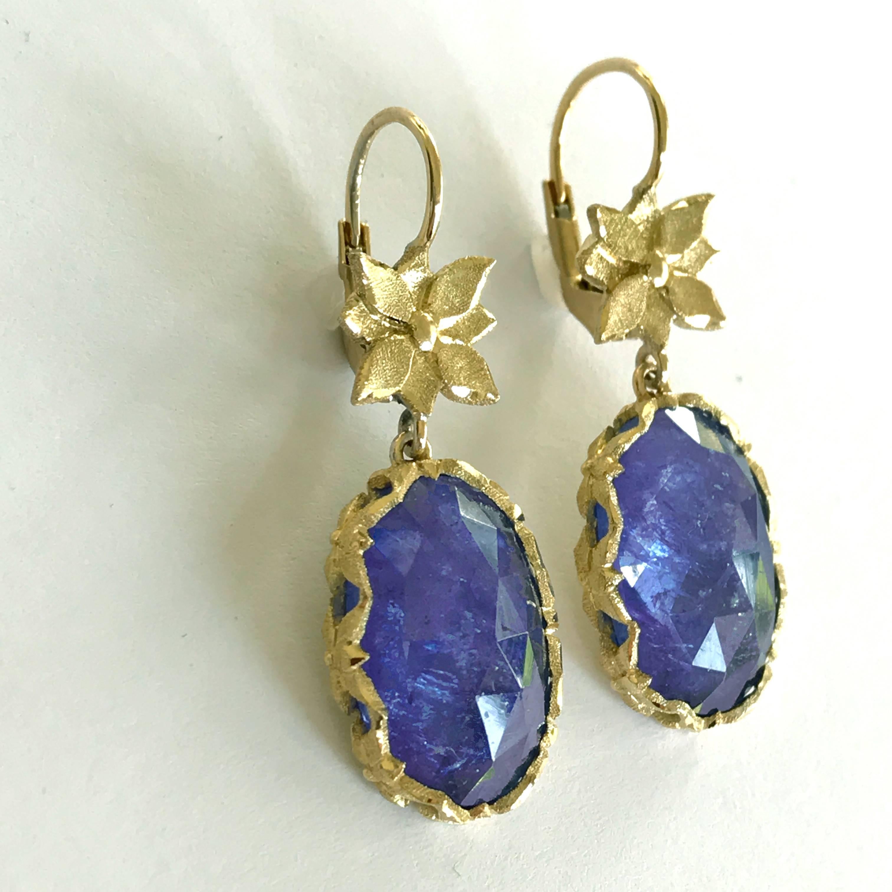 Dalben Tanzanite Leaf Engraved Gold Dangle Earrings For Sale 1