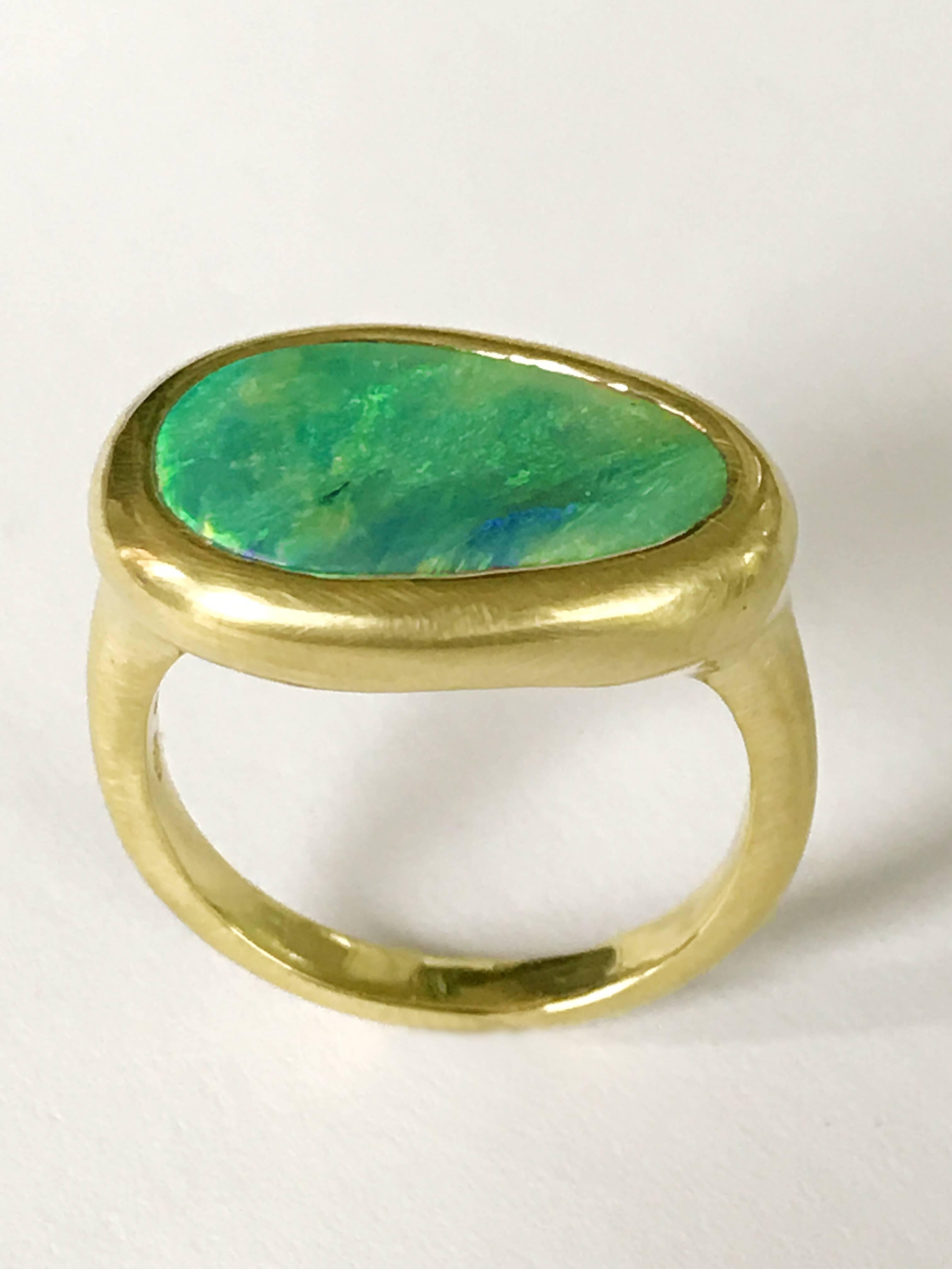 Contemporary Dalben Australian Opal Yellow Gold Ring For Sale