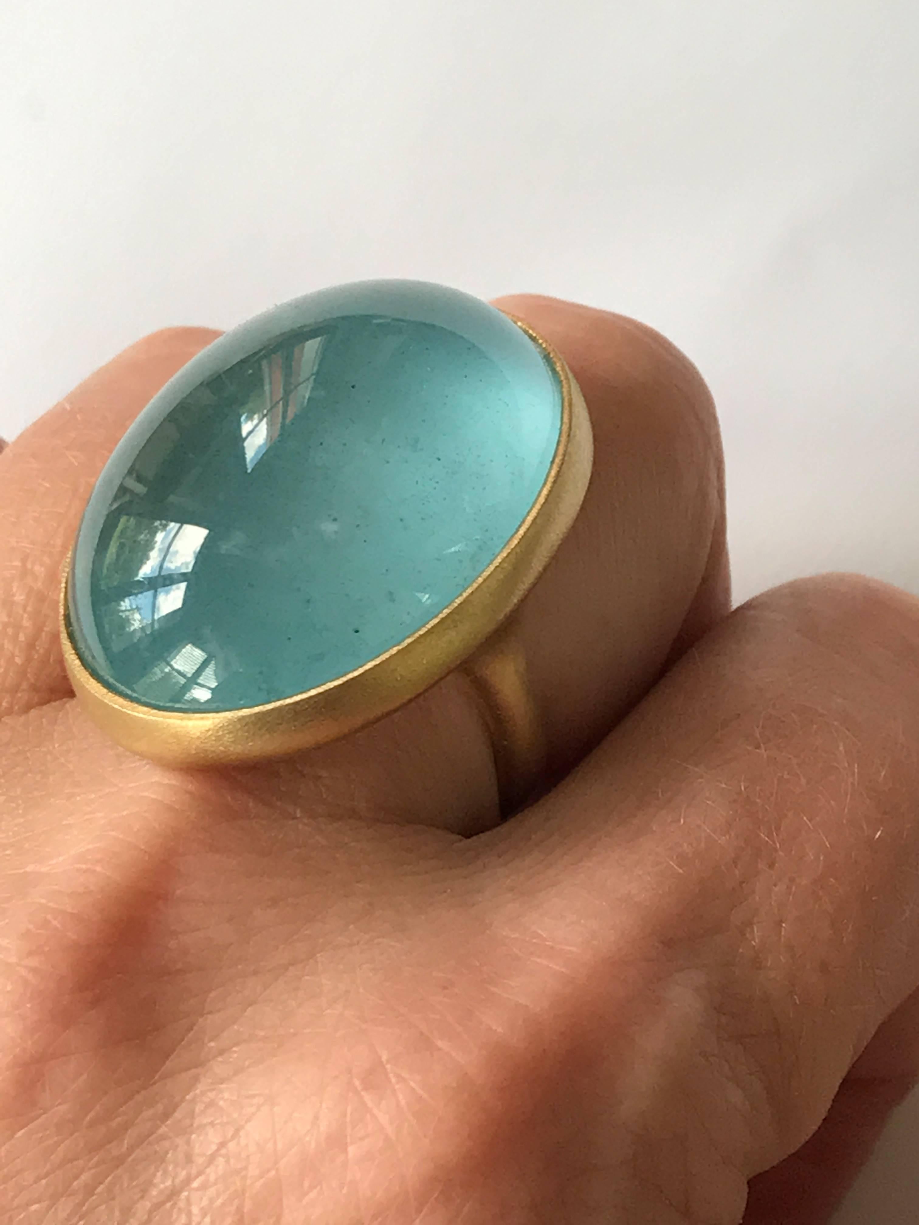 Dalben Magnificent Cabochon Aquamarine Yellow Gold Ring In New Condition For Sale In Como, IT