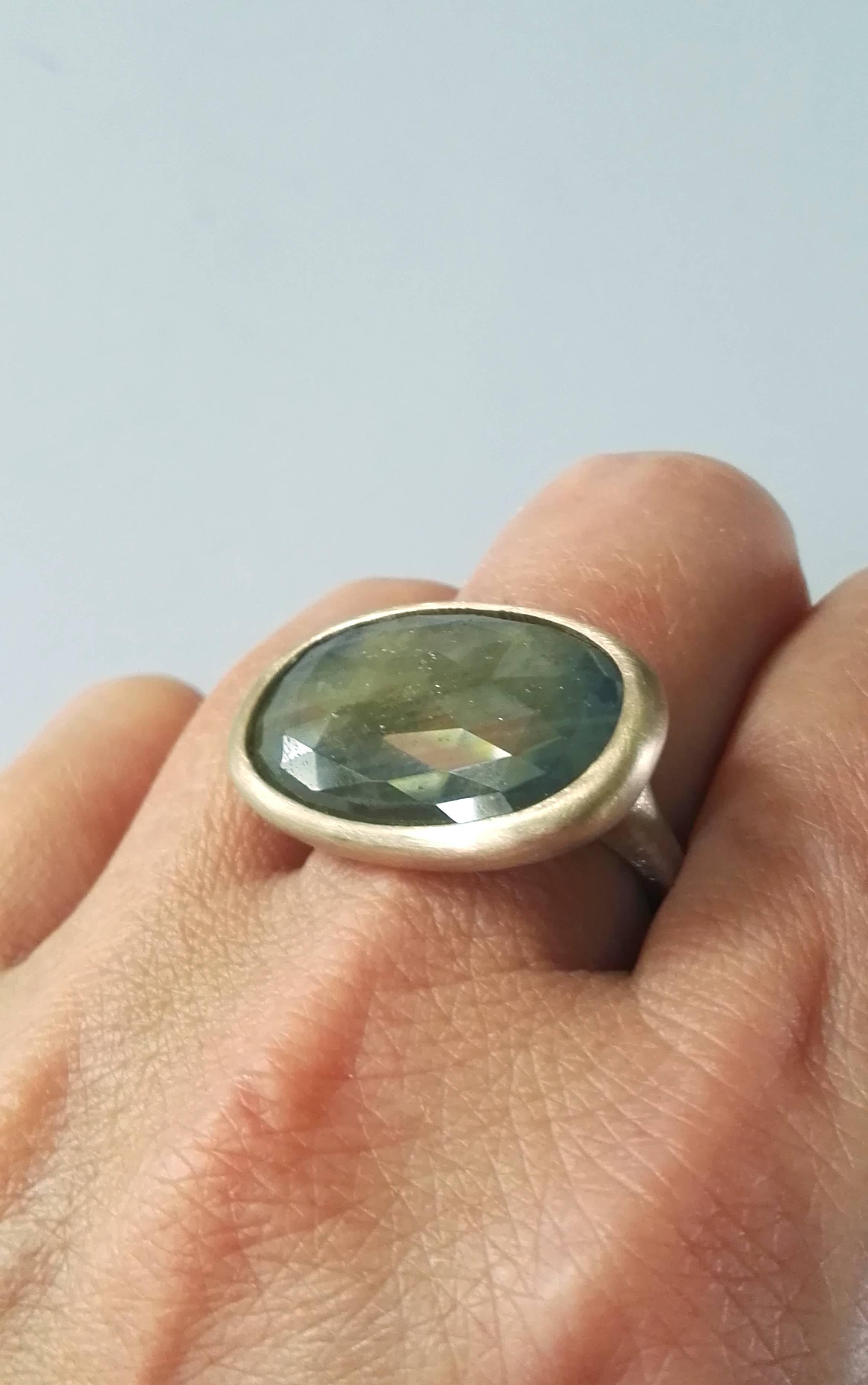 Oval Cut Dalben One of a Kind Green Faceted Sapphire Satin Gold Ring For Sale