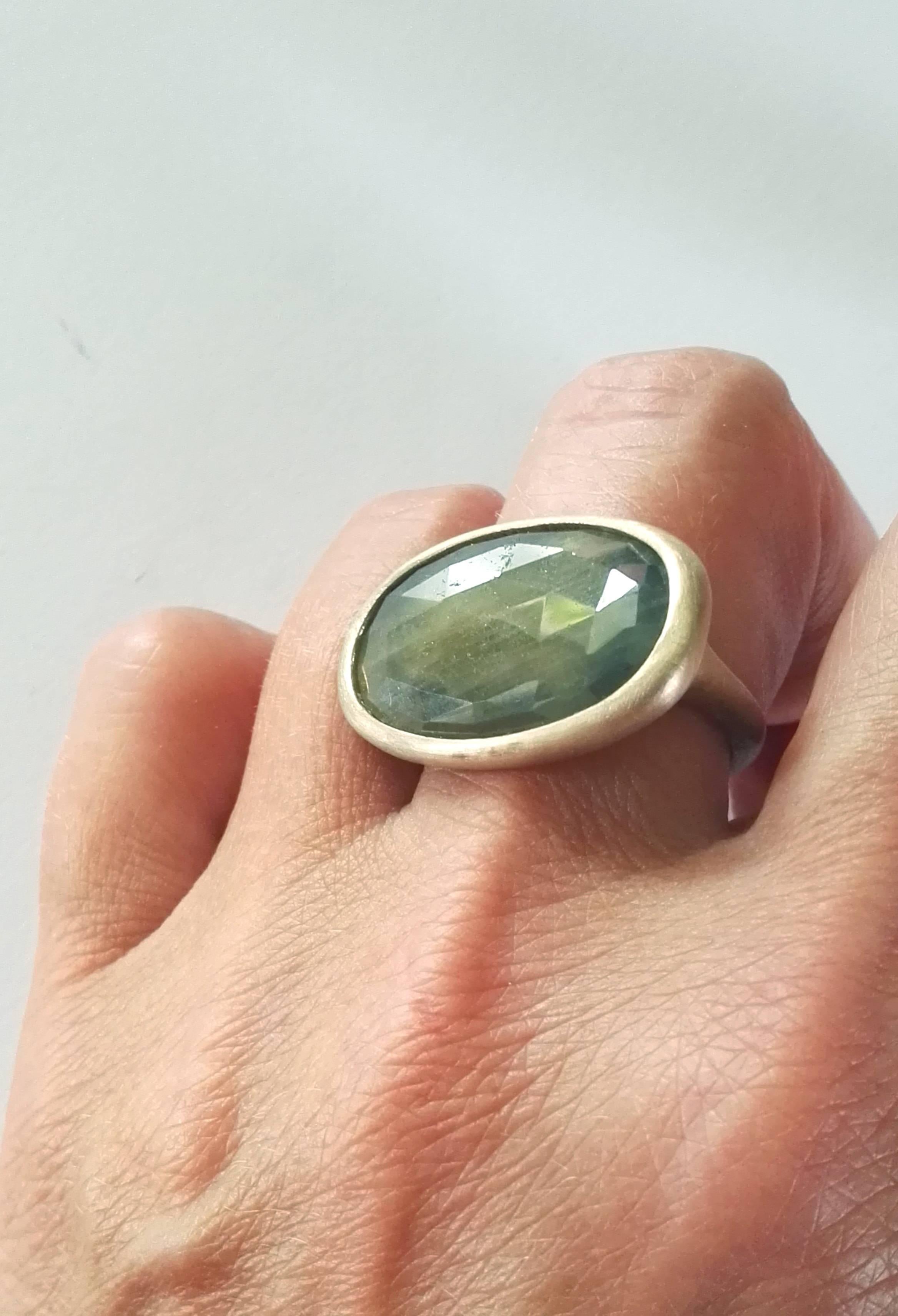 Contemporary Dalben One of a Kind Green Faceted Sapphire Satin Gold Ring For Sale