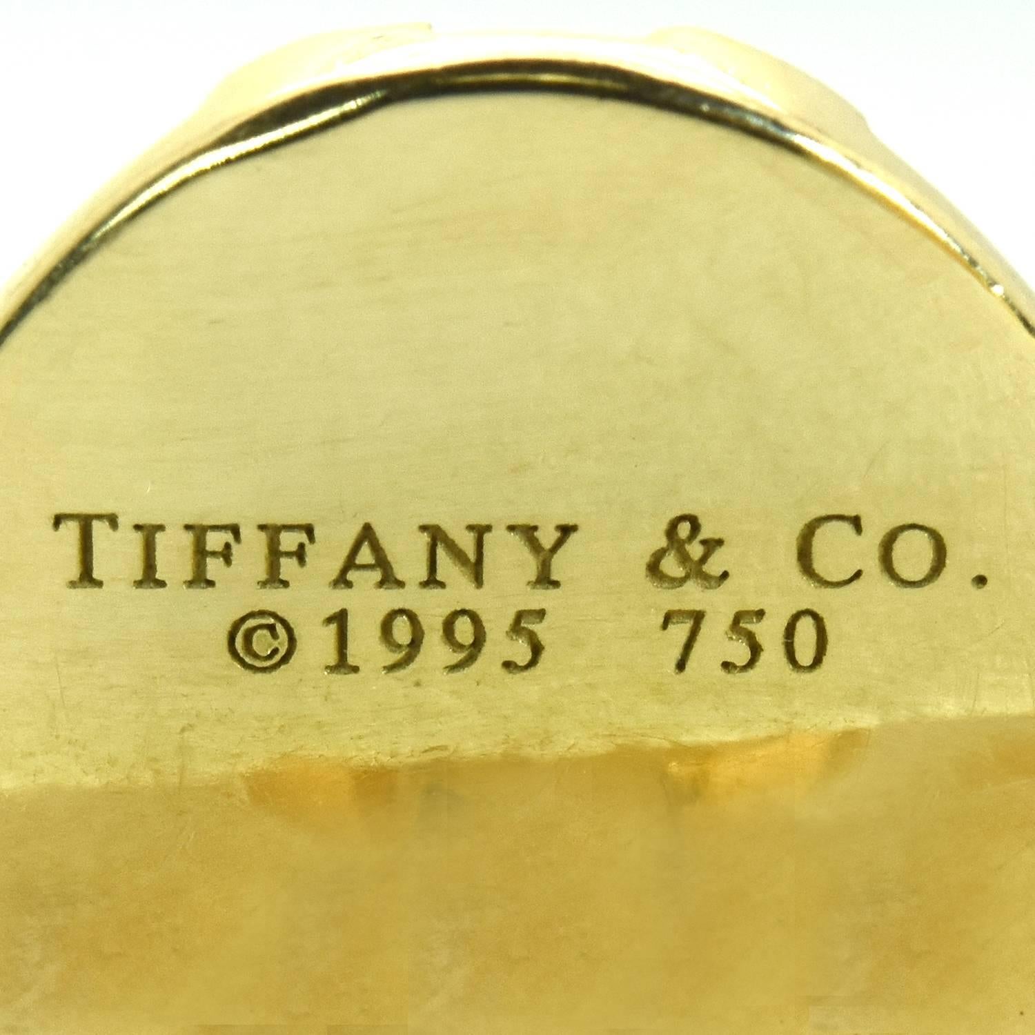 A pair of Tiffany & Co. grooved yellow gold cufflinks from the iconic Atlas collection. Featuring 18k Yellow Gold and signed by Tiffany & Company, 1995.