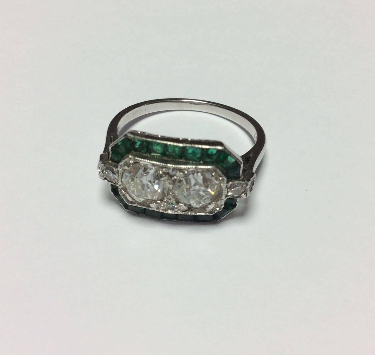 1910s Art Deco French Emerald Diamonds Platinum Ring In Good Condition For Sale In Saint-Ouen, FR