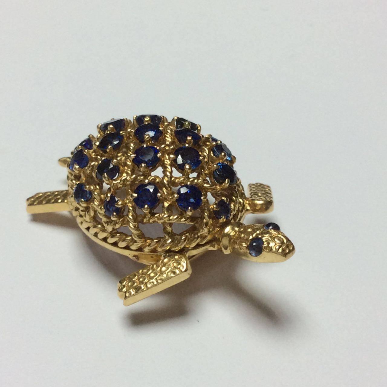 1960s Cartier Sapphire Gold Turtle Brooch In Good Condition In Saint-Ouen, FR