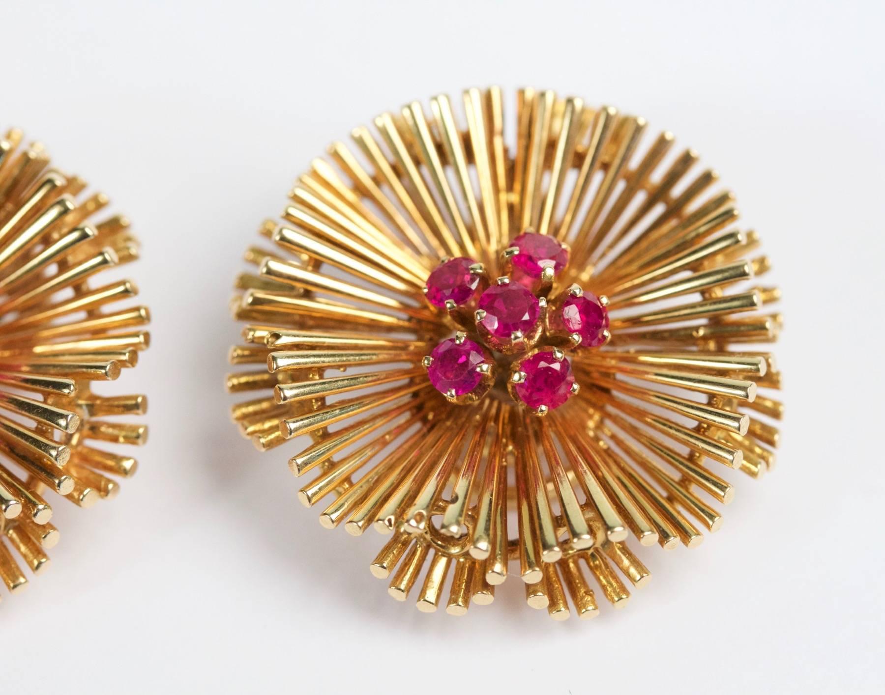 1950s Ruby Gold Earrings In Excellent Condition For Sale In Saint-Ouen, FR