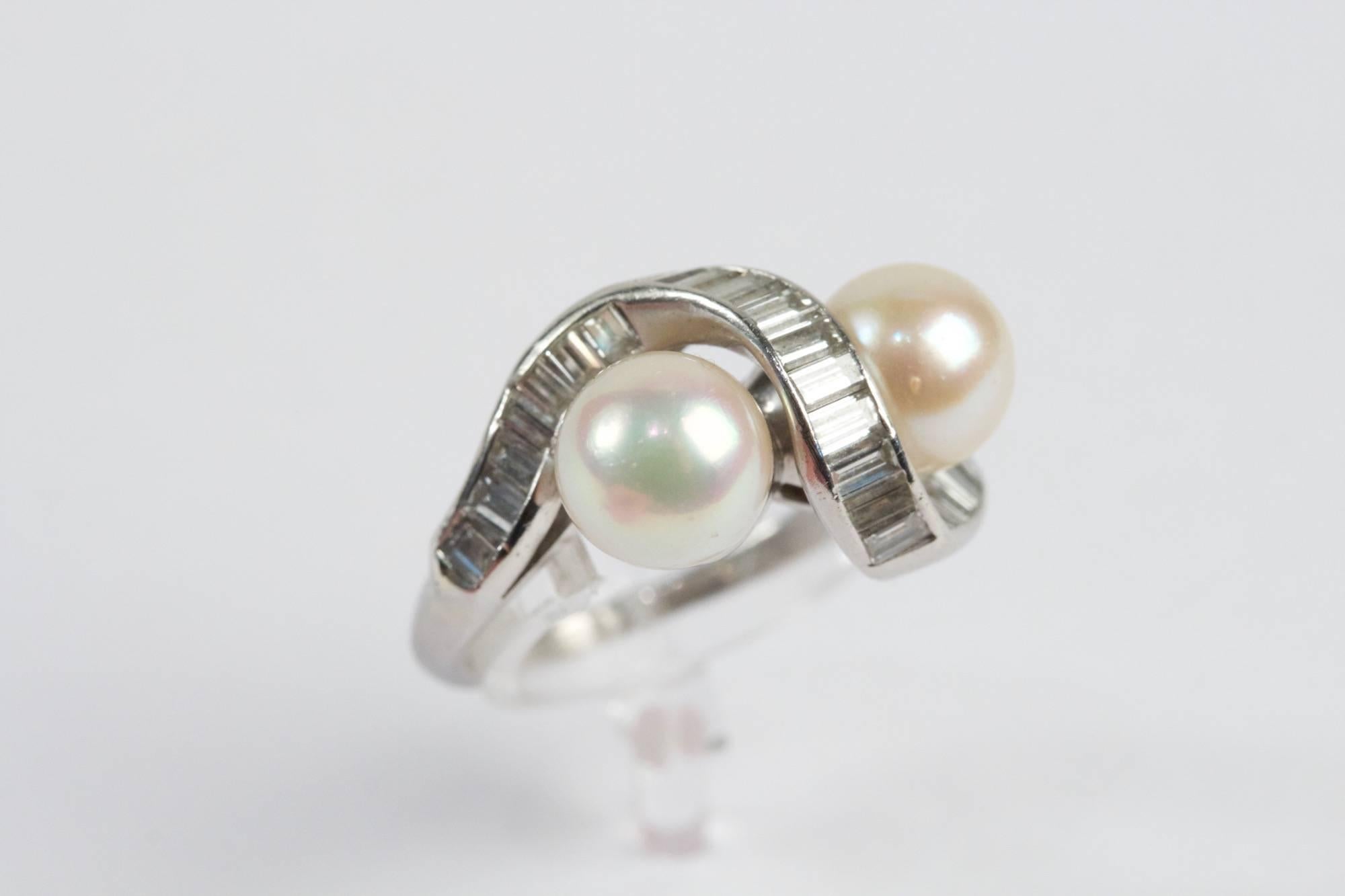 1960s Pearl Baguette Diamonds Platinum Ring In Good Condition For Sale In Saint-Ouen, FR