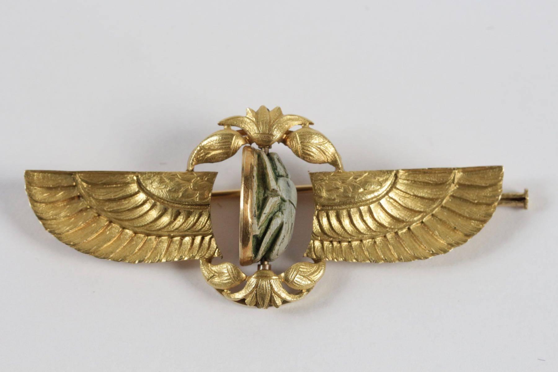 1920s Egyptian Revival Scarab Gold Brooch In Excellent Condition For Sale In Saint-Ouen, FR