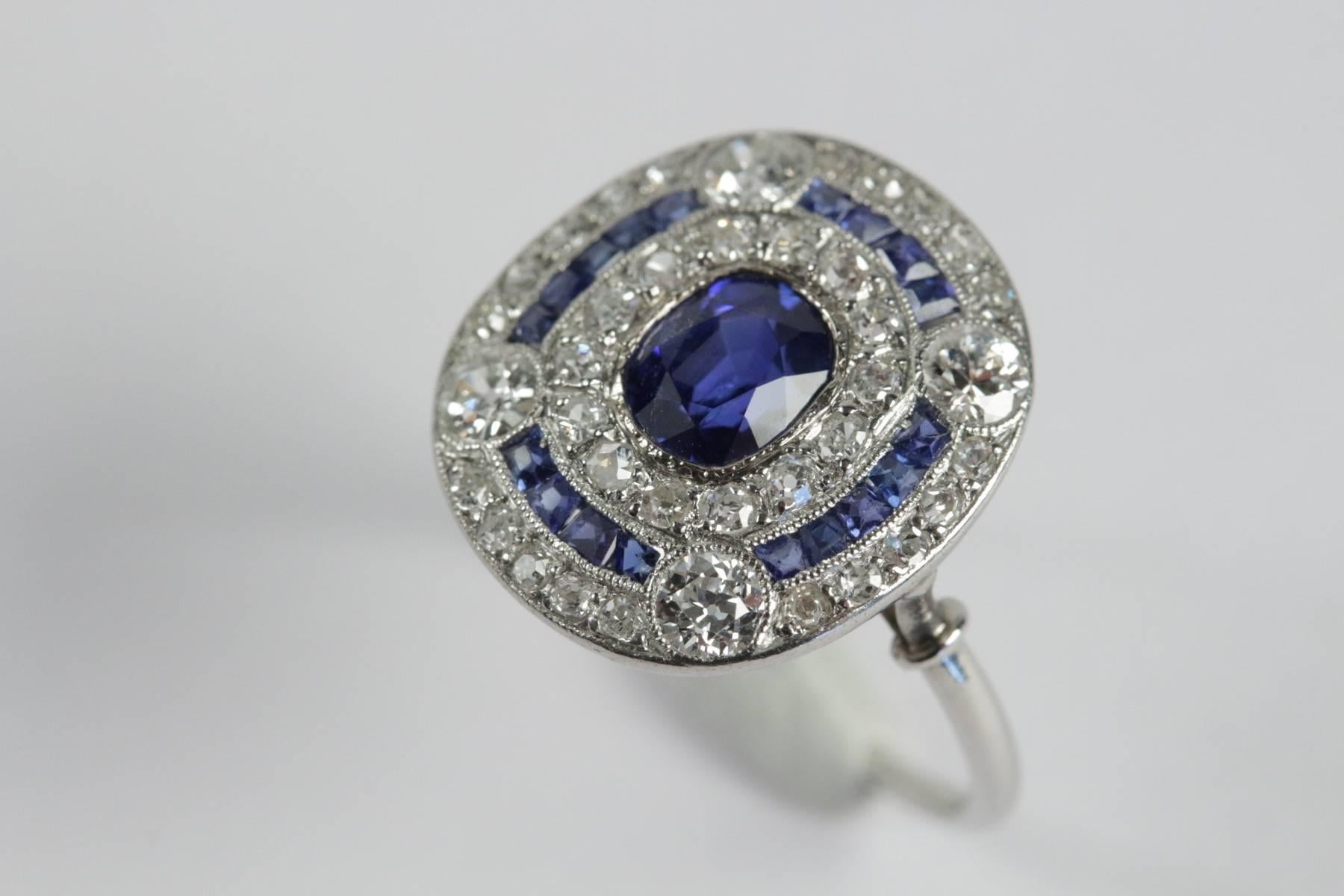 Women's 1910s French Belle Epoque Natural Sapphire Diamond Platinum Ring