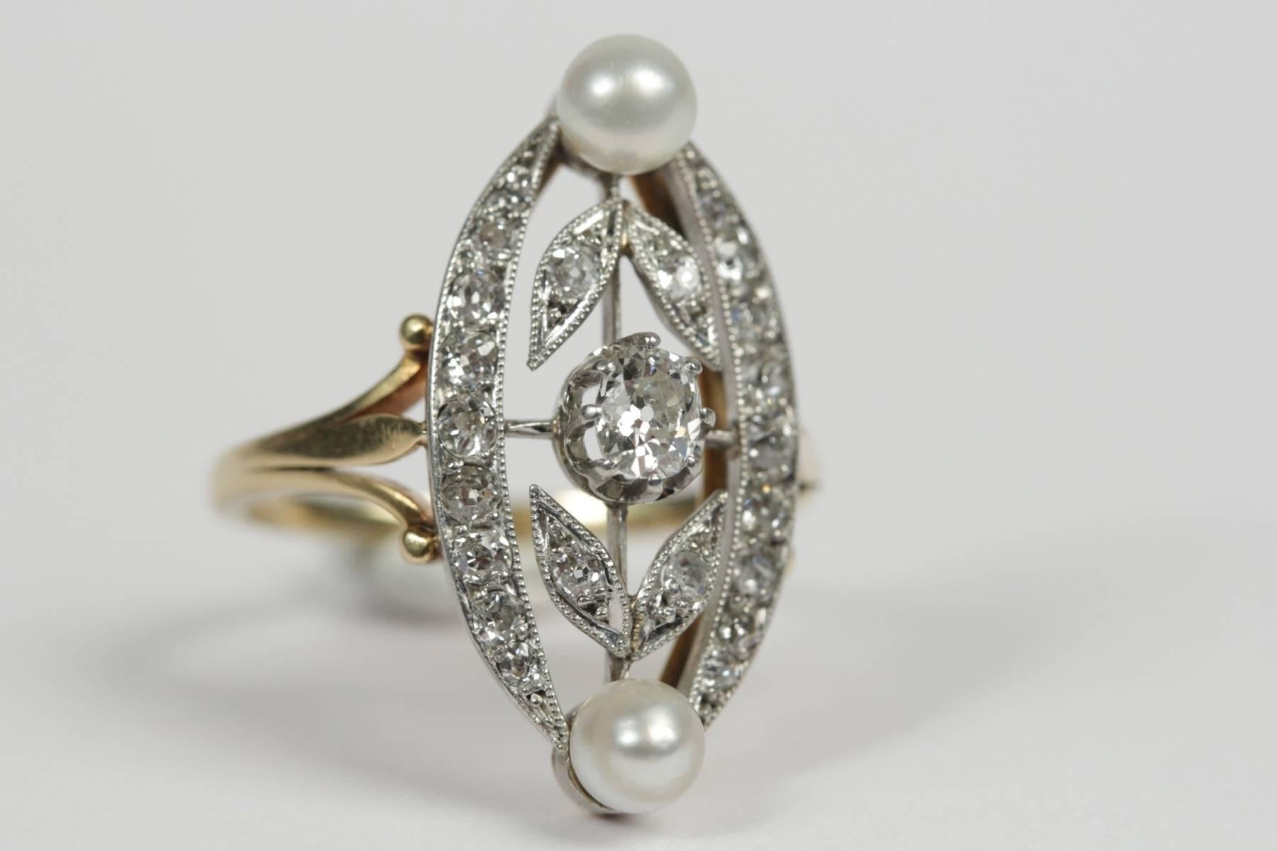 1910s Diamond Pearl Gold Platinum Marquise Ring In Excellent Condition For Sale In Saint-Ouen, FR