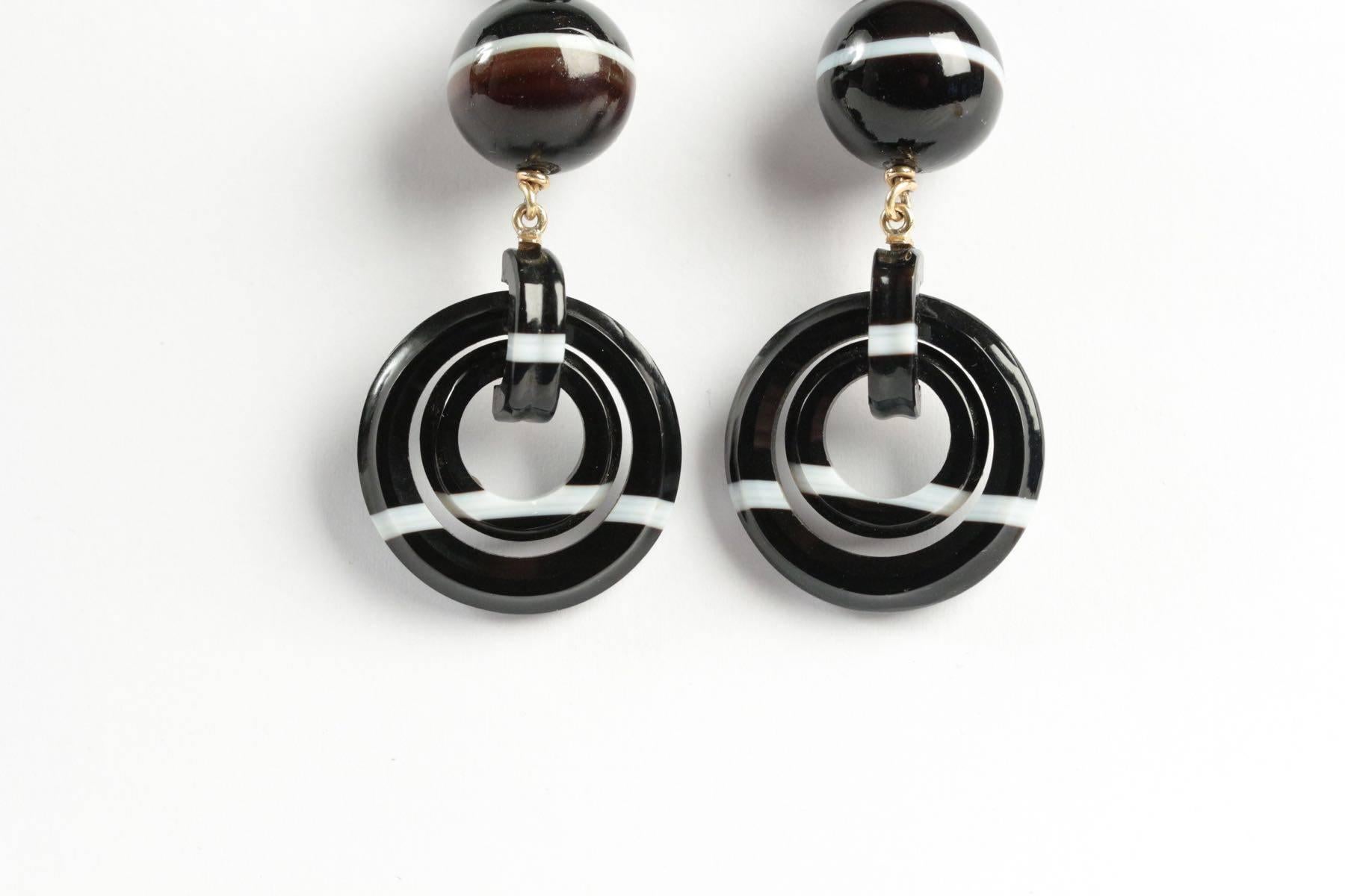 19th Century Banded Agate Gold Drop Earrings In Excellent Condition For Sale In Saint-Ouen, FR