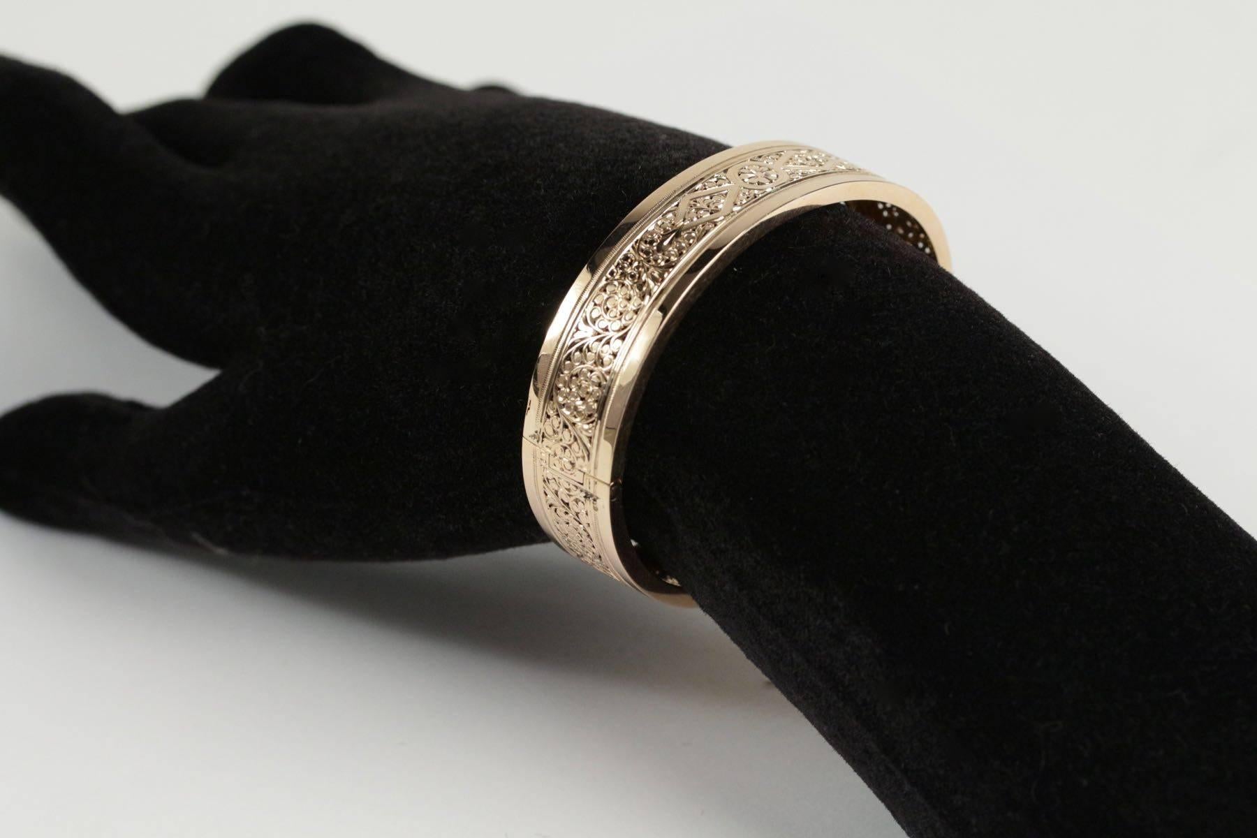 French 19th Century Gold Bangle Bracelet For Sale 5