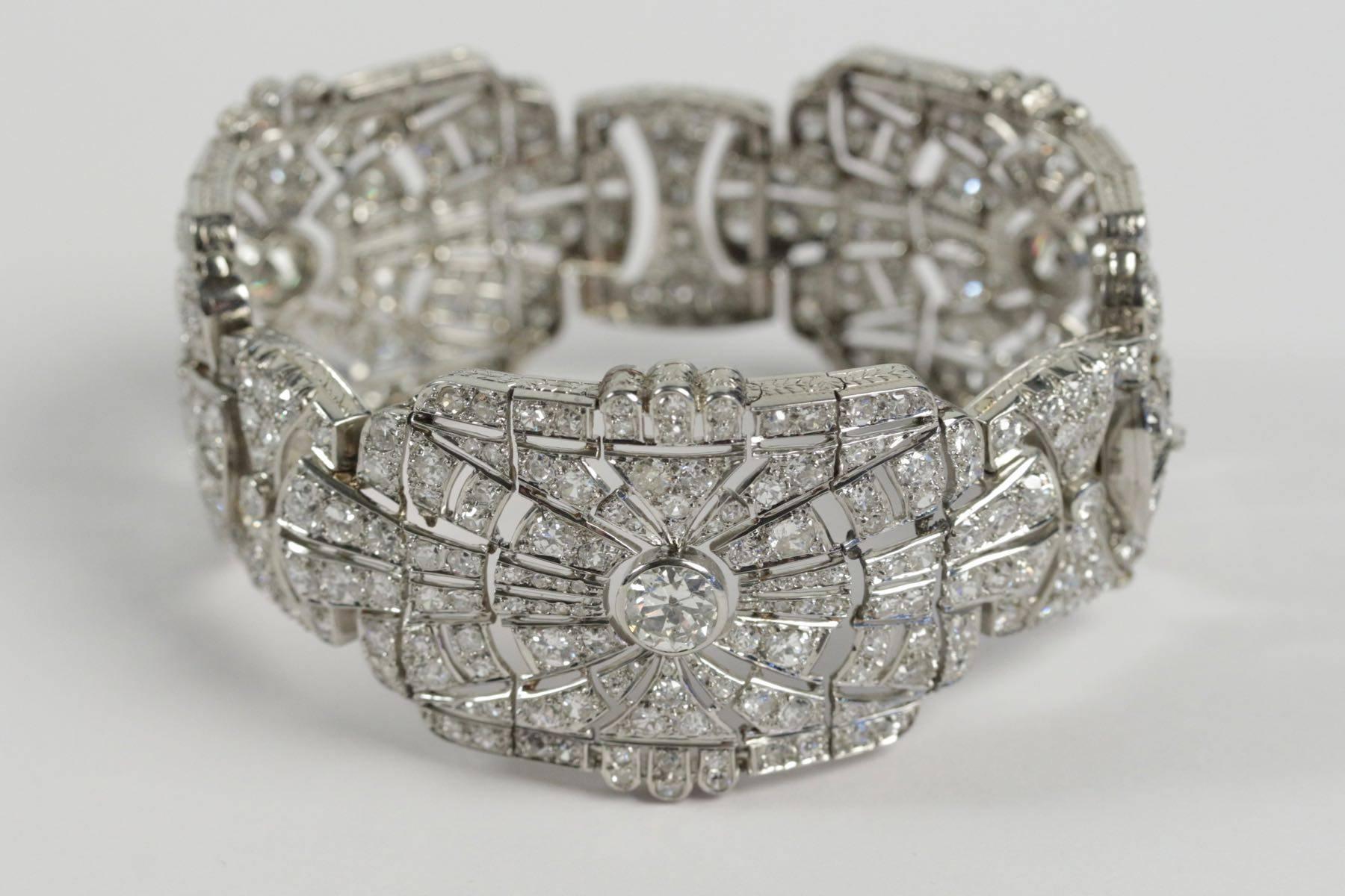 Art Deco gold and platinum bracelet set with brillant cut diamond (total weight estimated approximately 15 ct). French work. Circa 1920.