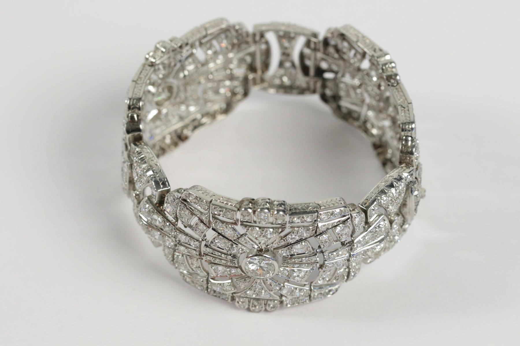 Art Deco Diamond Platinum Bracelet In Excellent Condition In Saint-Ouen, FR