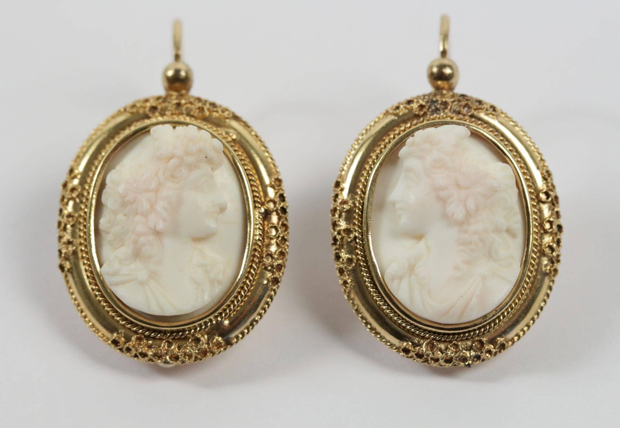 Women's Antique Cameo Coral Gold Brooch And Earrings  For Sale