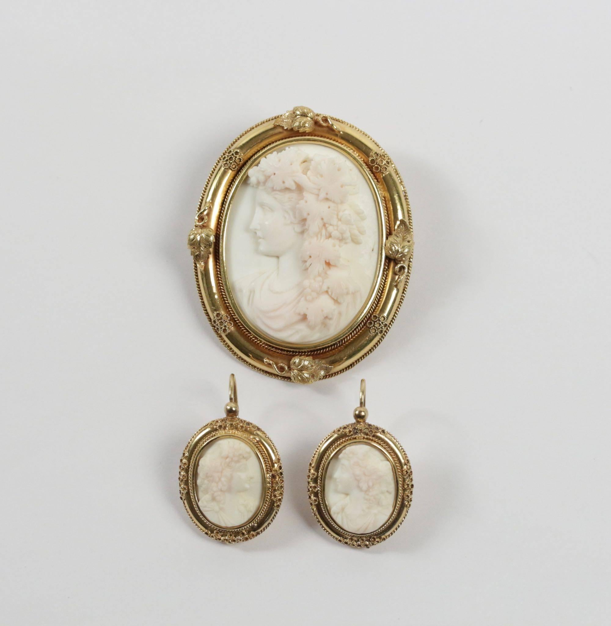 Antique Cameo Coral Gold Brooch And Earrings  For Sale 6