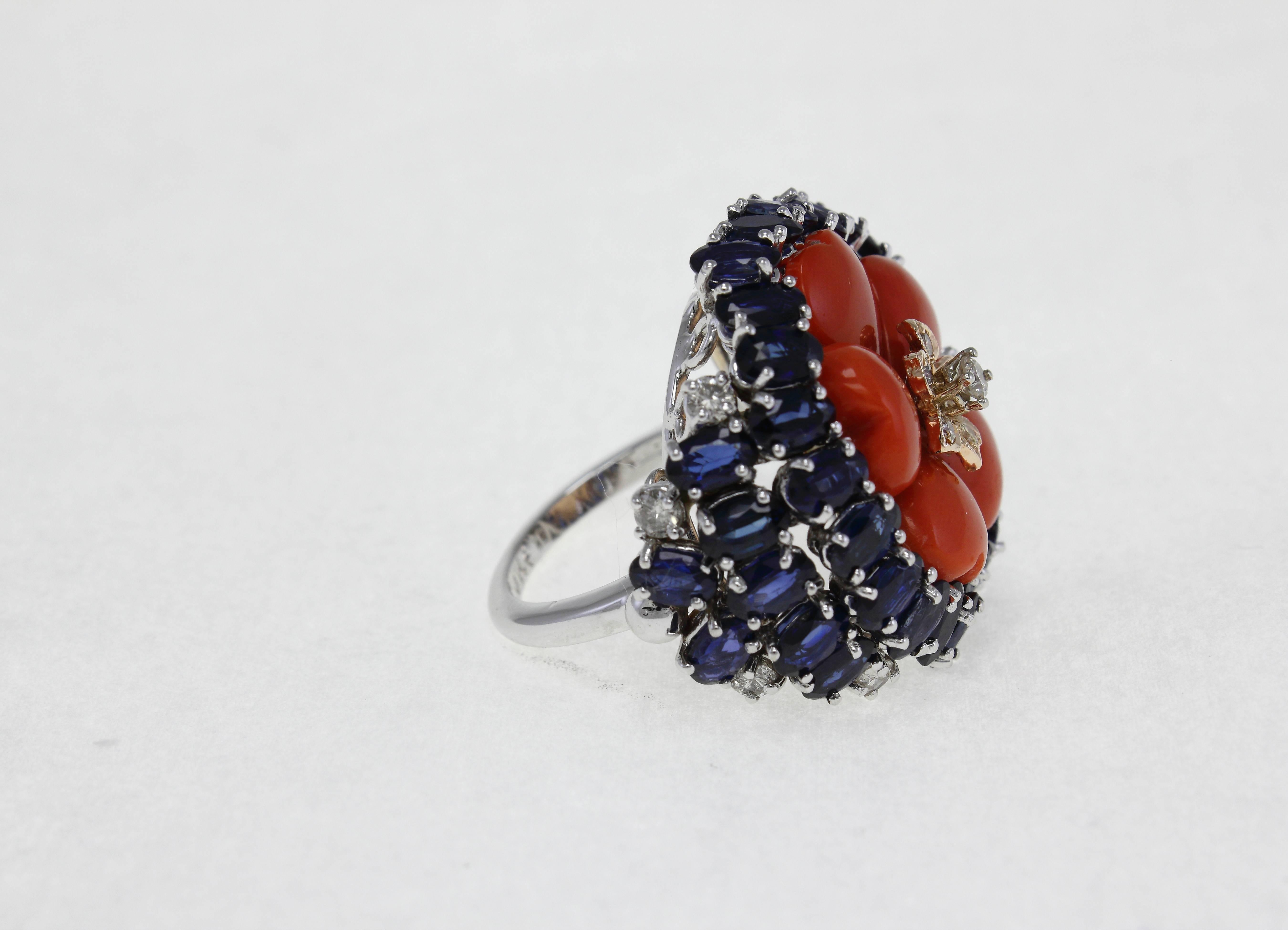 Amazing ring in 14Kt white gold composed of a flower shaped coral with central diamonds surrounded by a crown of sapphire.
diamonds 0.94 kt
sapphire 13.36 kt
coral 1.60gr
tot weight 18.2 ref,occu
