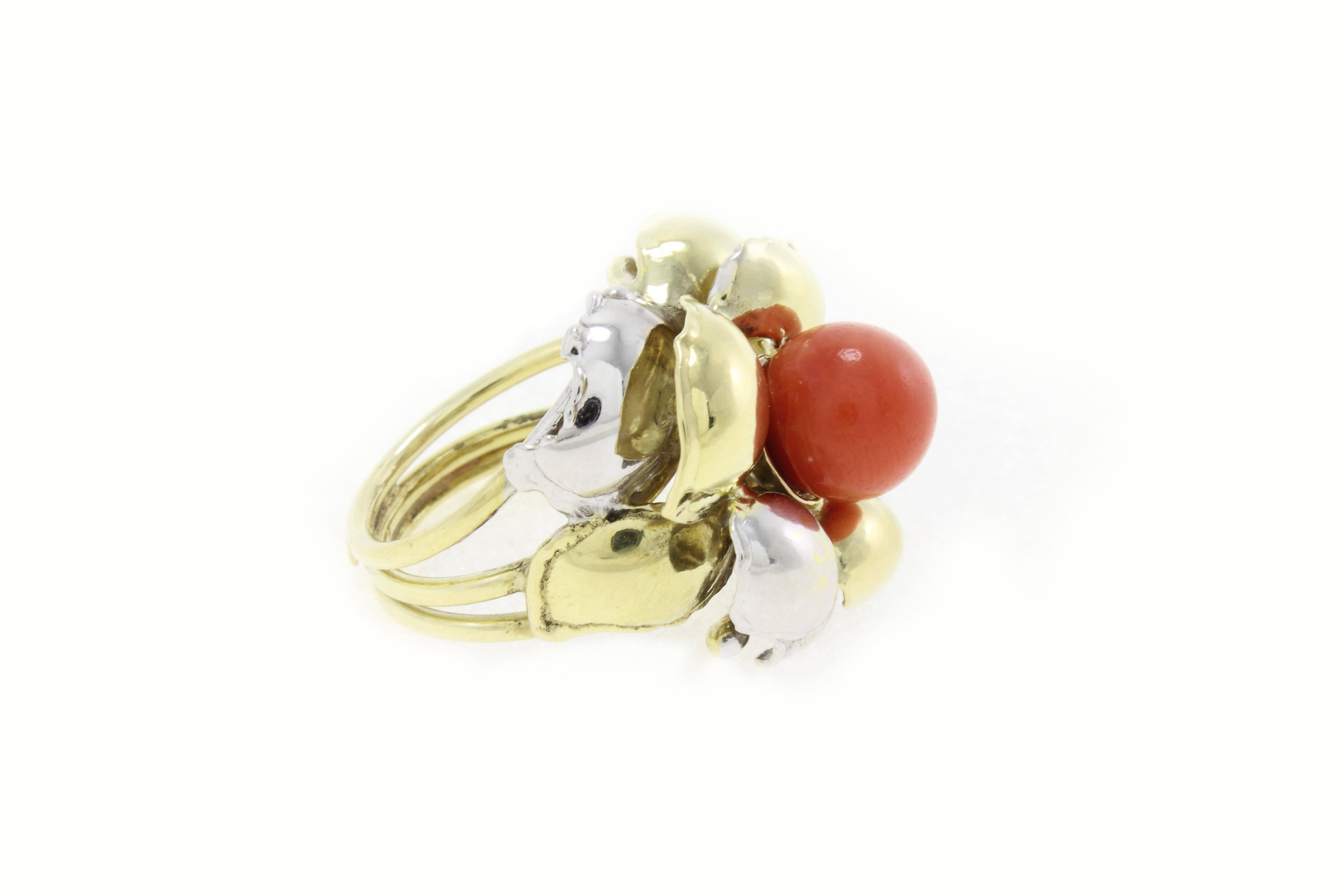 Flower shaped ring in 18kt yellow and white gold with a coral in the middle of it.
coral ( 0.50 gr - 9mm ) 
Total weight gr 10.40.
Rf.    +HARF
RK.AFUF80
For any enquires, please contact the seller through the message center.