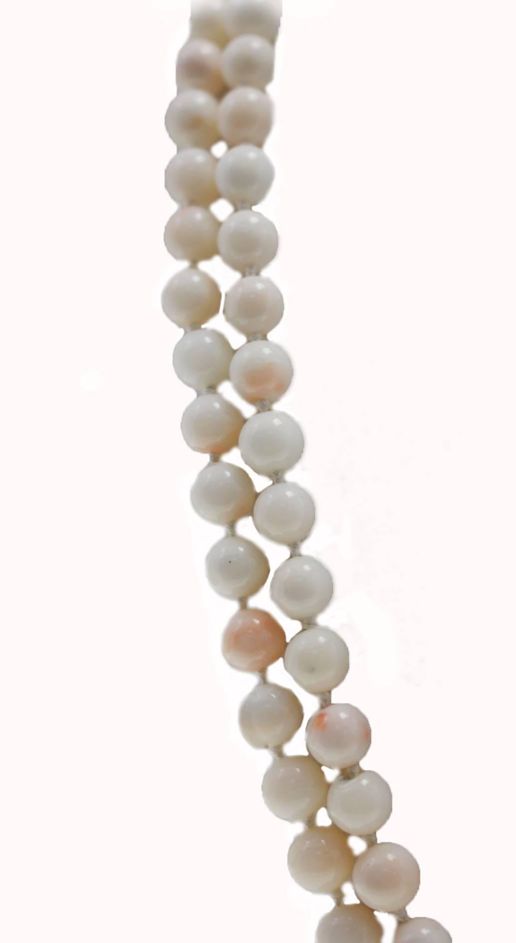 Fascinating multi strand beaded necklace, the beaded are composed of angel skin coral, the clasp is mounted in 9 Kt rose gold and silver, it is embellished with diamonds.
Tot weight 77.9 g
Coral 73.90
Diamonds 0.09 ct

Rf. coi