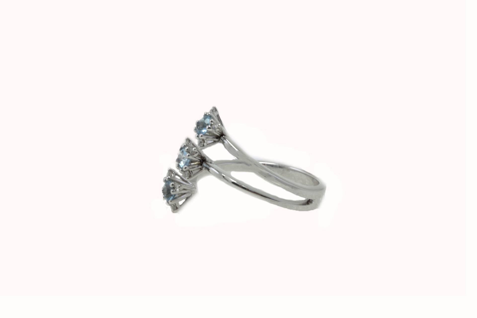 Elegant design with these 3 shiny aquamarines and diamonds stars. All is mounted in 18 Kt white gold.
Tot weight 4 g
Aquamarines 0.44 ct
Diamonds 0.11 ct
Ring Size ITA 15 - French 55 - US 7 - UK O

rf. gace