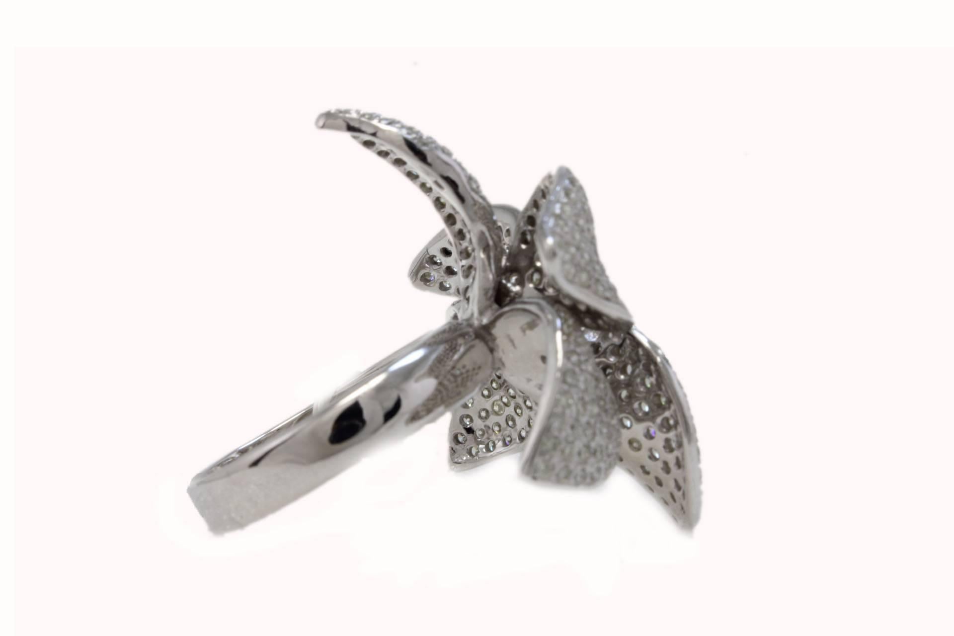 A must of the '80, this fashion ring reflex all the high style and fashion of that time. A shiny diamond lily with a pistil of rubies. All is mounted in 18 white gold.
The origin of this ring goes back to the 1980s; it was totally handmade by