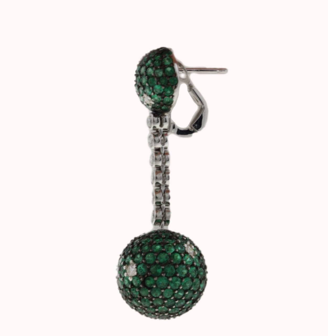 Contemporary 18 Karat White Gold, Diamonds, Emeralds Dangle and Fashion Earrings In Good Condition In Marcianise, Marcianise (CE)