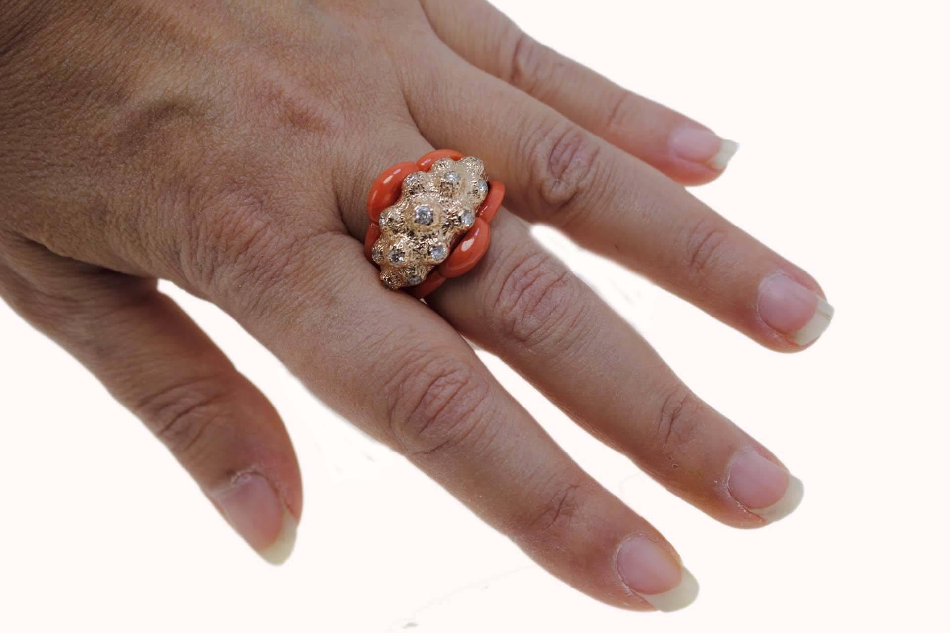Bague rétro en or rose avec diamants et dôme en corail Unisexe en vente