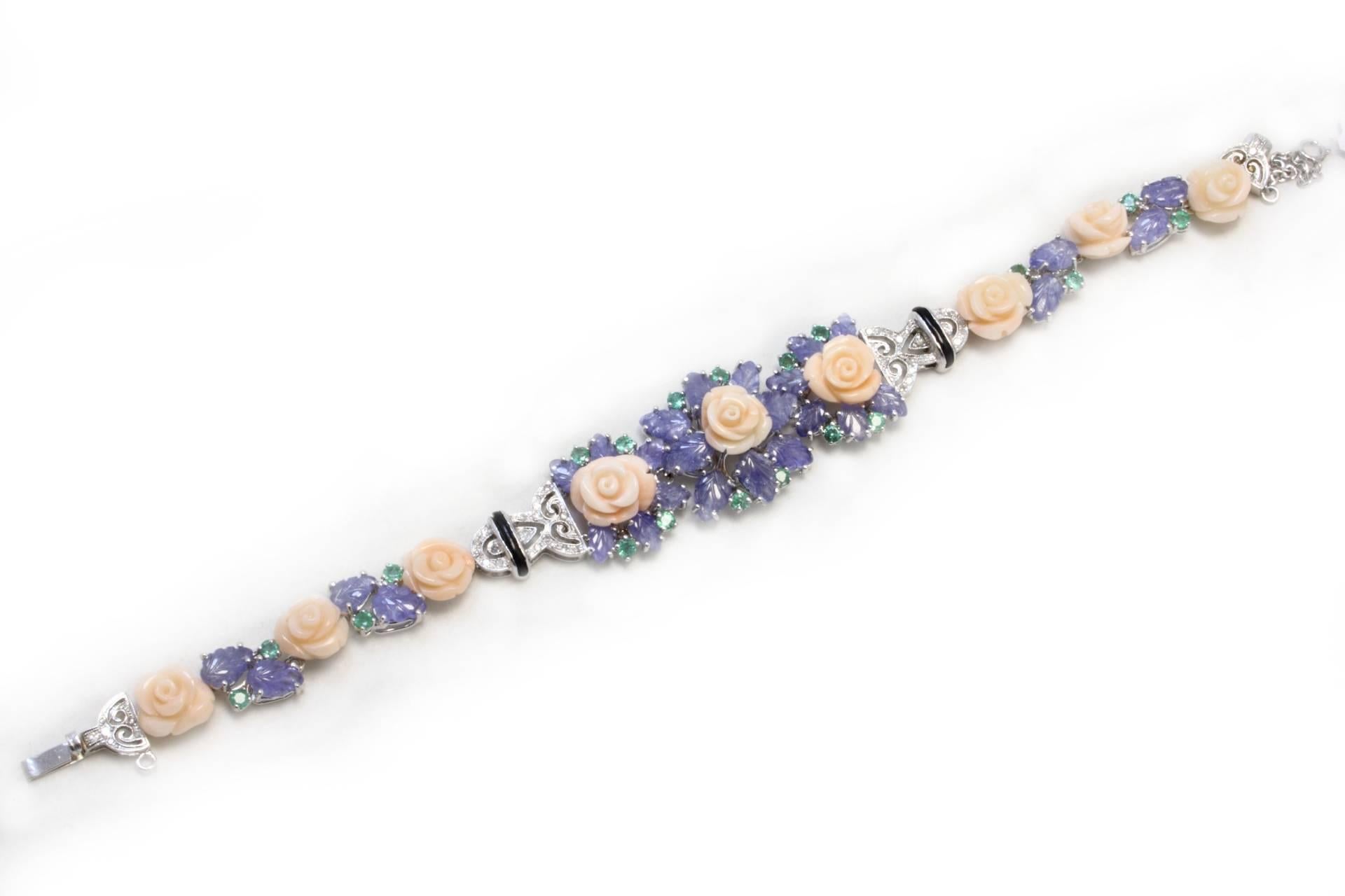 Delightful and classic bracelet settled in 14 Kt white gold, embellished with coral roses shape, and shiny sapphires, emeralds and diamonds, a little touch o onyx to complete it.
Tot weight 27.23 g
Diamonds 0.48 ct
Sapphires and emeralds 20.41