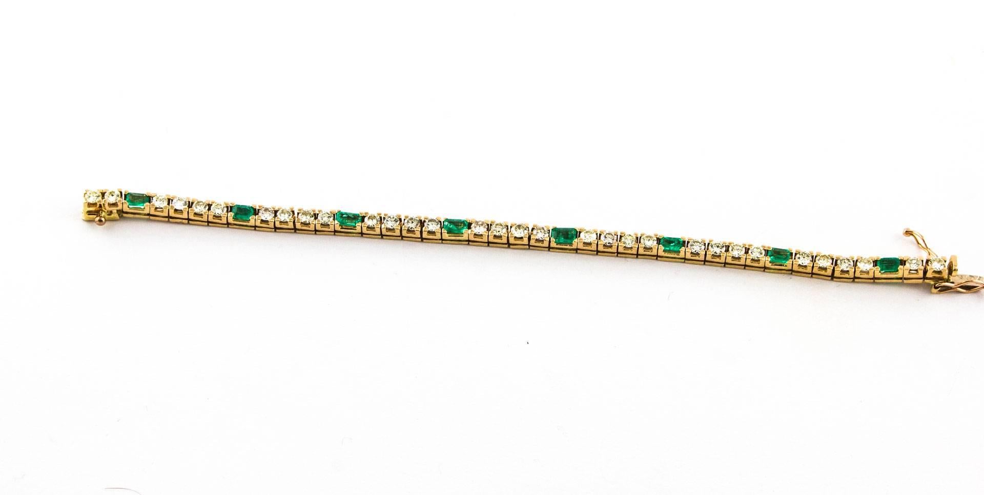 Tennis Bracelet in Rose Gold 14kt, with ct 3,96 Diamonds and ct 1,78 Emeralds
Diamonds ct 3.96
Emeralds ct 1.78
Total Weight 16 gr

R.f. ecuf