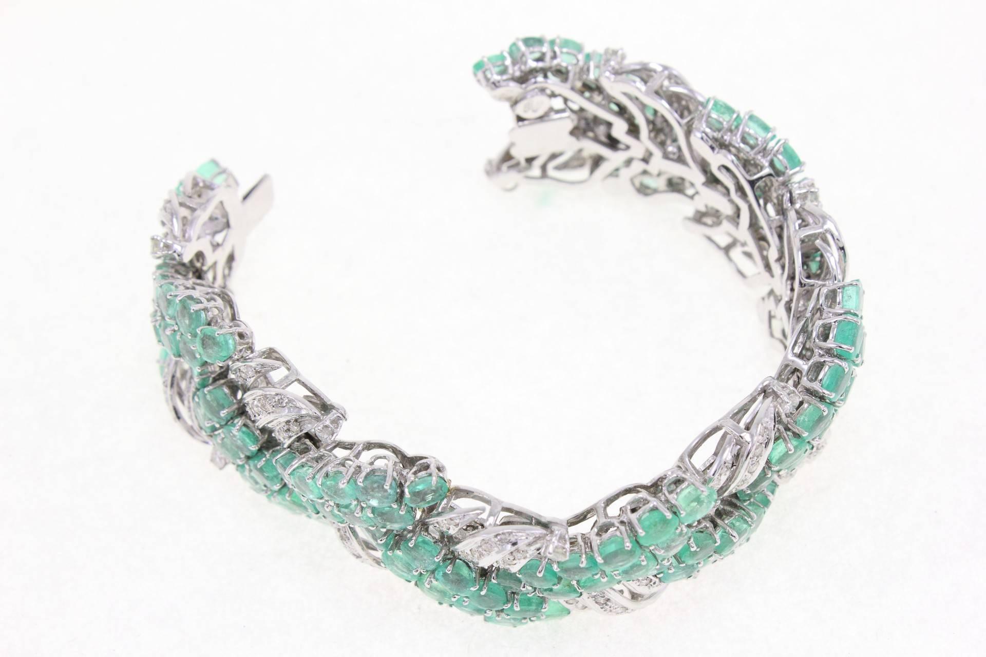 Retro  44.57 ct Colombian Emeralds, 4.26 ct Diamonds White Gold Retrò Bracelet For Sale