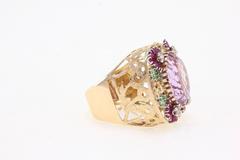 24,93 Karat Amethyst-Tsavorite, 0,74 Karat  Ring aus Roségold mit Diamanten und Rubinen (1,85 Karat)