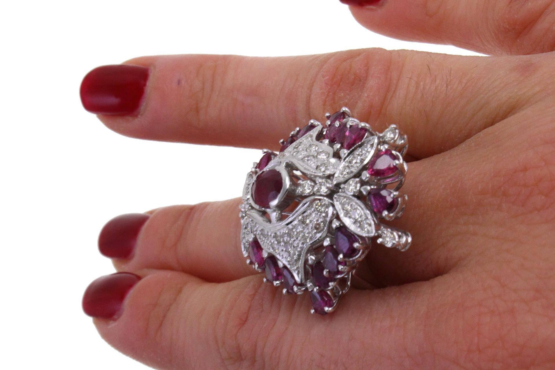  Ruby Diamond Gold Dome Ring In Good Condition In Marcianise, Marcianise (CE)