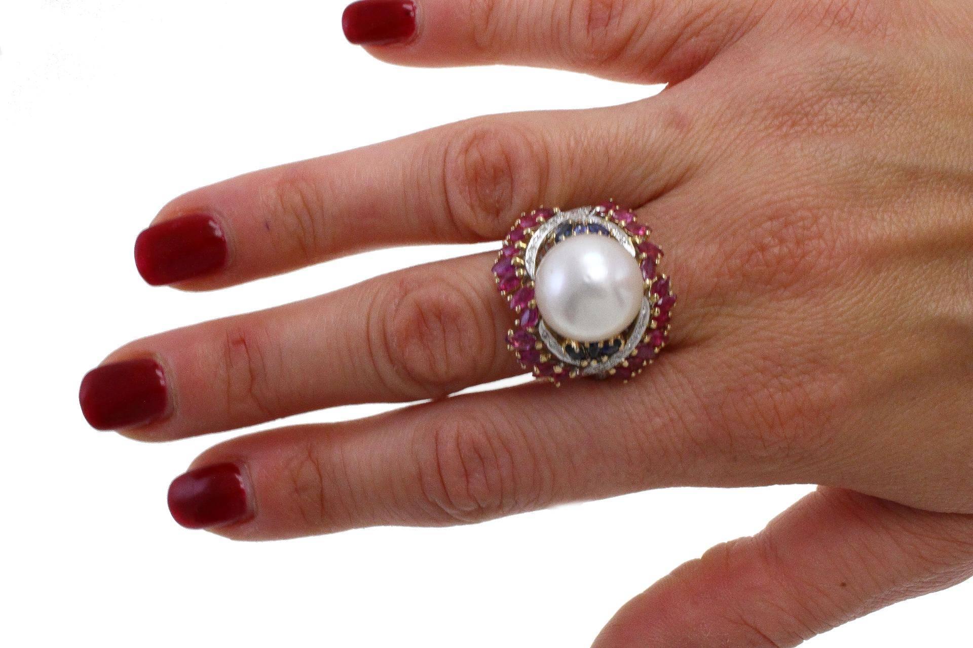 

Precious ring in 14kt white and yellow gold composed of a central big australian pearls surroundes by a crown of diamonds, rubies and blue sapphire.
diamonds 0.42kt
rubies, blue sapphire 2.71kt
pearl 3.80 gr
tot weight 10.5gr
US Size
Width 0.79