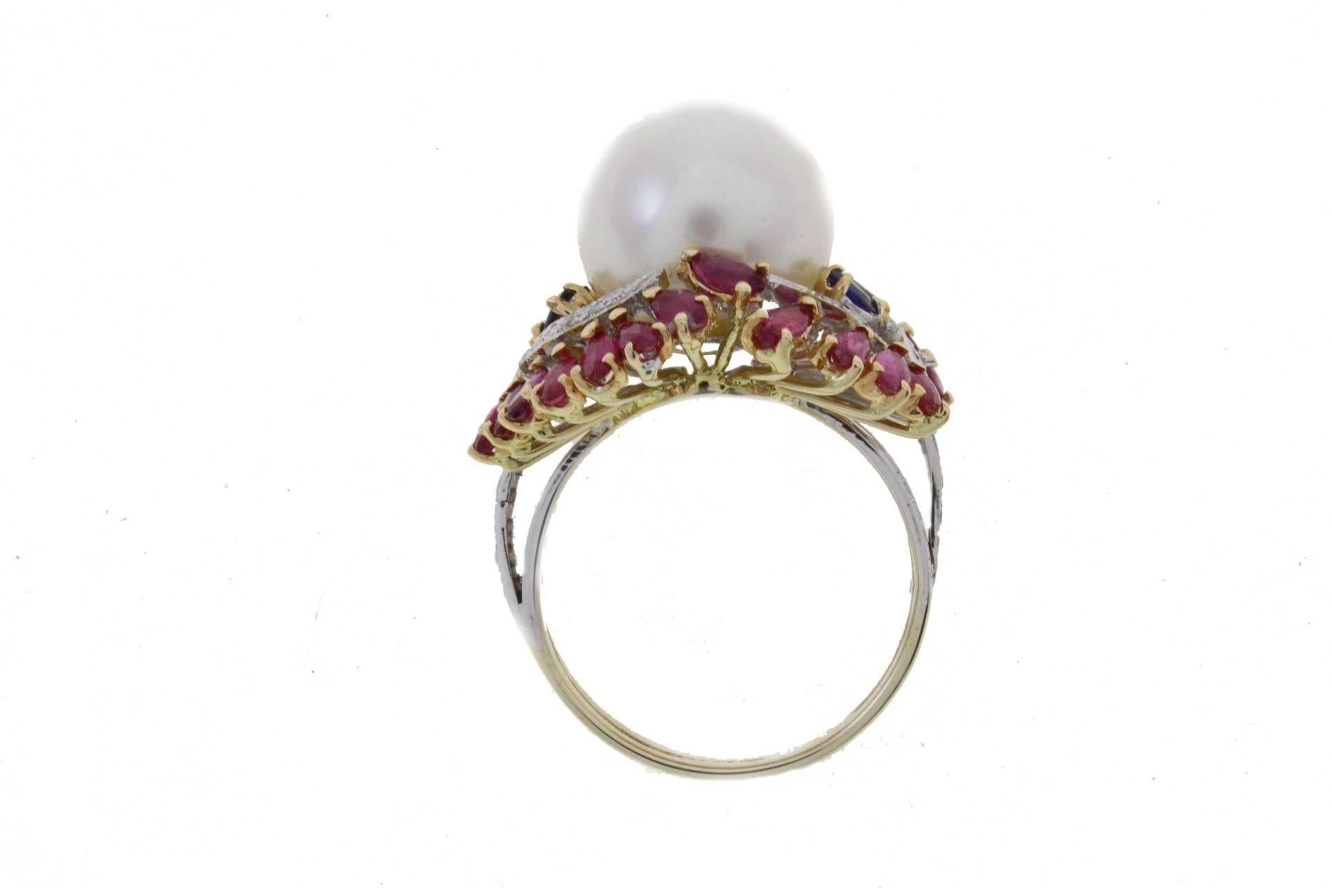 Australian Pearl Sapphire Ruby Diamond Gold Dome Ring In Good Condition In Marcianise, Marcianise (CE)