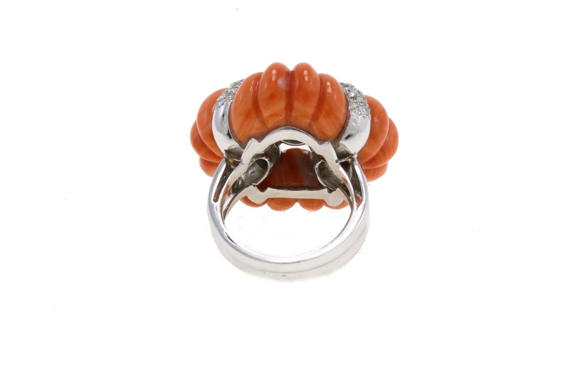 Cinderella pumpkin ring in 14kt white ring composed of coral and rows of diamonds with a diamond central ball.

diamonds 2.99kt
coral 8.40gr
tot weight 14gr
US Size
Width 1.18 inches
Lenght 1.26 inches
Higth 0.63 inches
ref.rhor