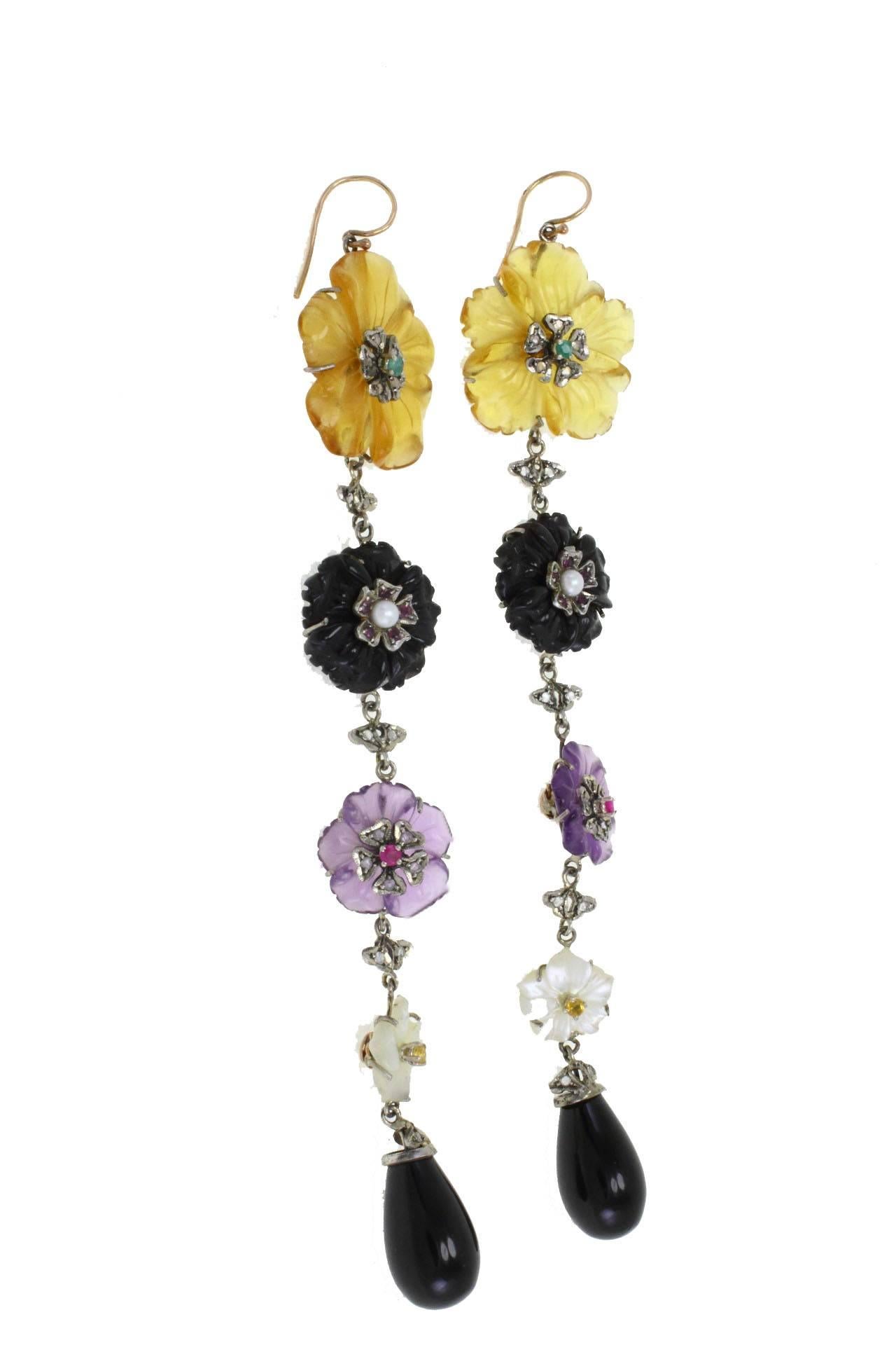 These Luise drop earrings  reflect the spirit of the seventies.  Every flower shines with its own light.

Width Biggest flower 1.10 inches
Length 5.31 inches
cod.gorg