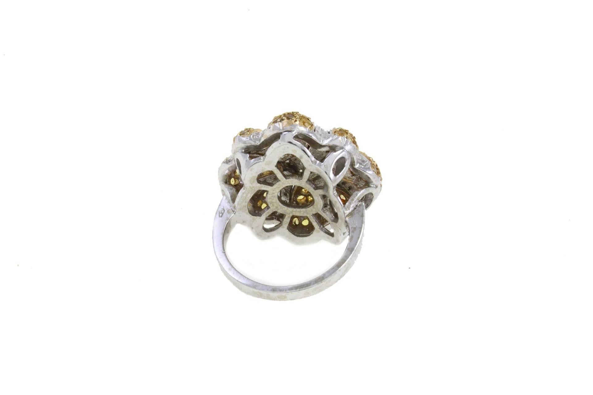 Luise Diamond Sapphires Gold Daisy Ring In Good Condition In Marcianise, Marcianise (CE)