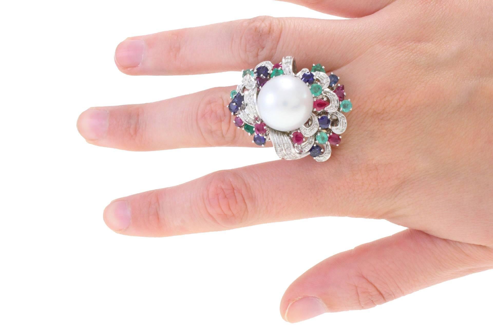 Luise Australian Pearl Emerald Ruby Sapphire Diamond Gold Ring In Good Condition In Marcianise, Marcianise (CE)
