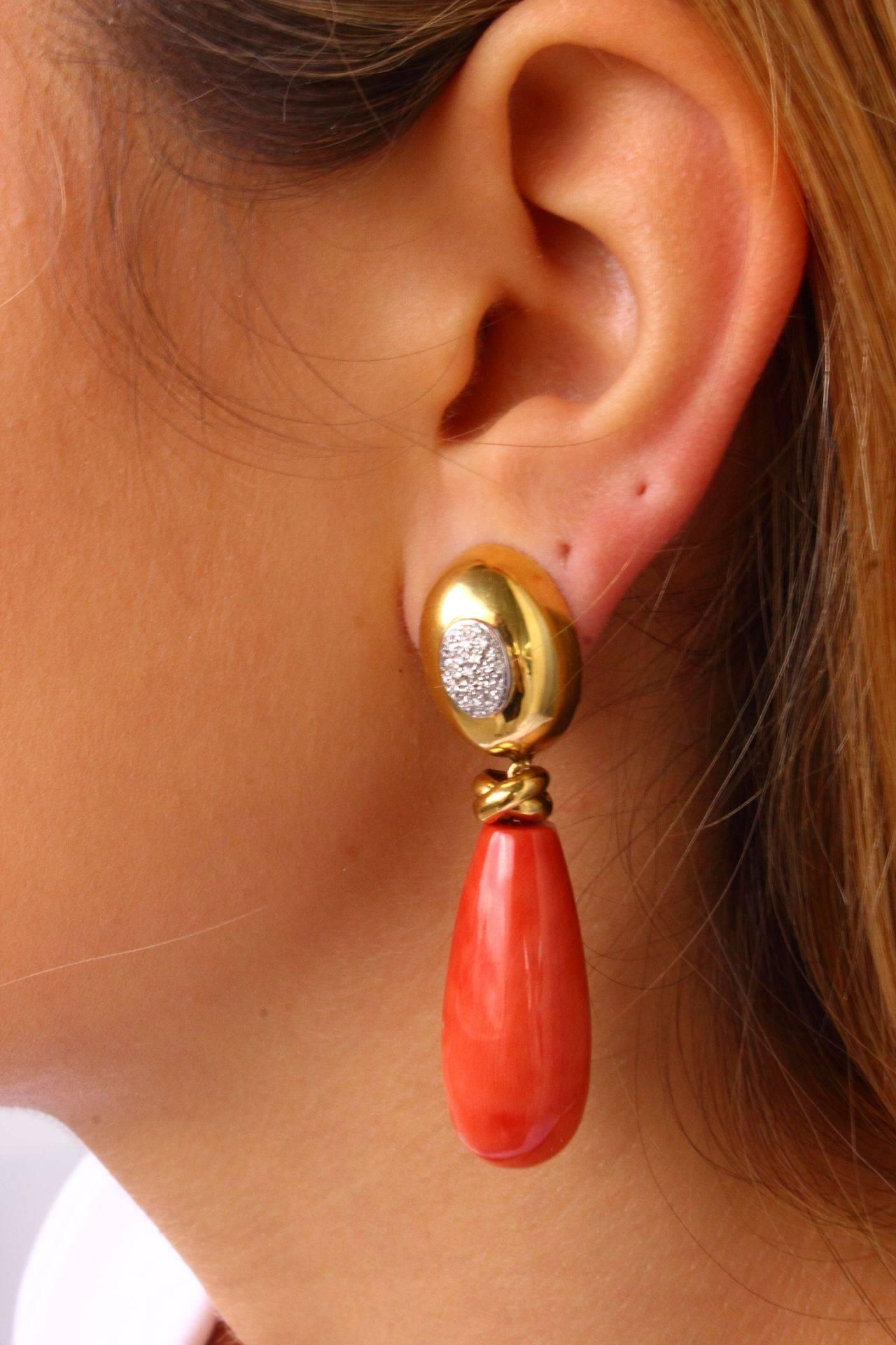 Red Coral Drops, White Diamonds, 18K Yellow Gold Drop Retrò Earrings In Good Condition In Marcianise, Marcianise (CE)