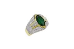 ct 2, 68 Emerald and ct 2, 62 Diamond 18 kt Gold Ring
