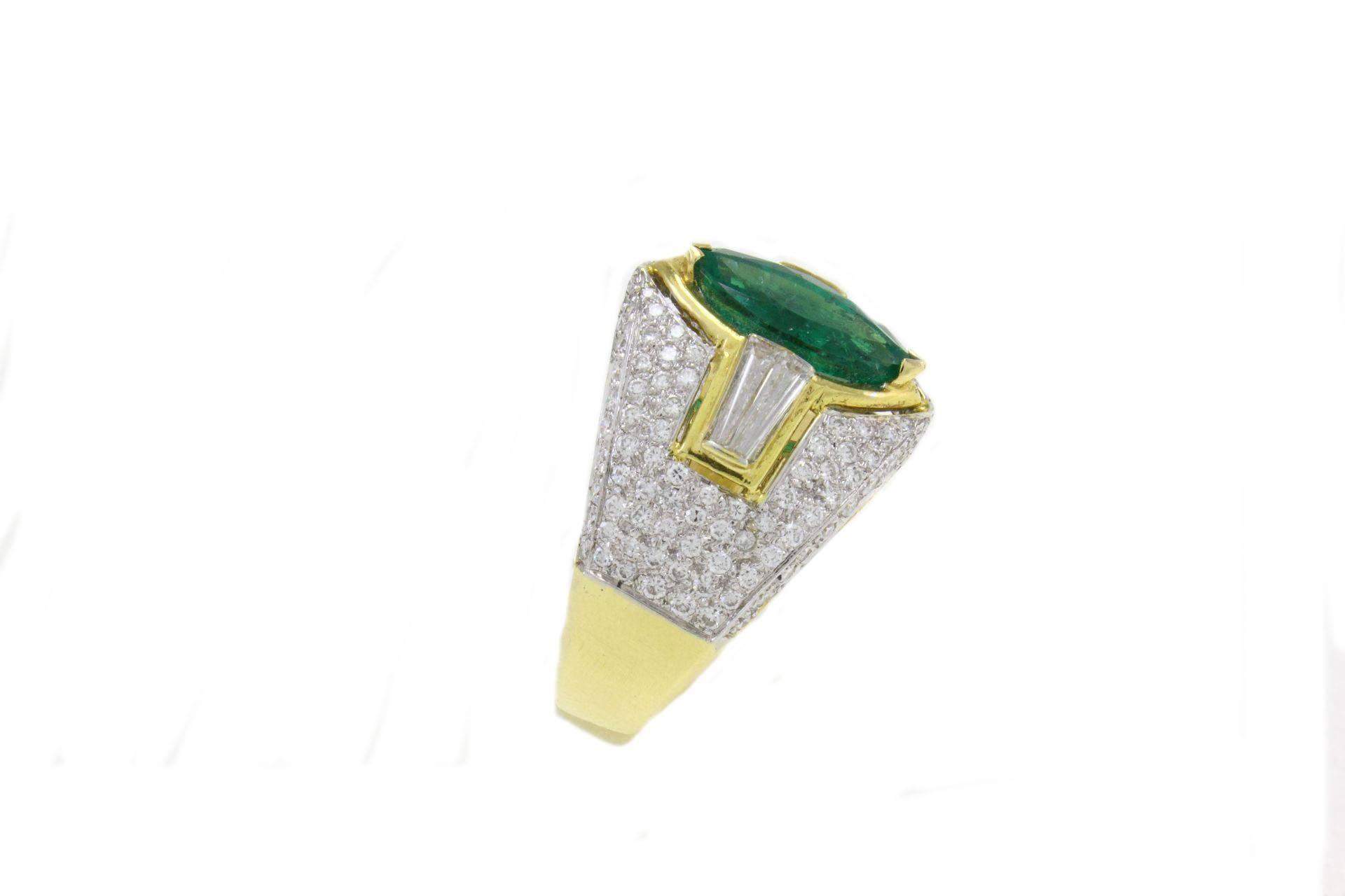 Retro ct 2, 68 Emerald and ct 2, 62 Diamond 18 kt Gold Ring